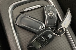 punainen Opel Astra 2016 kuva 26.