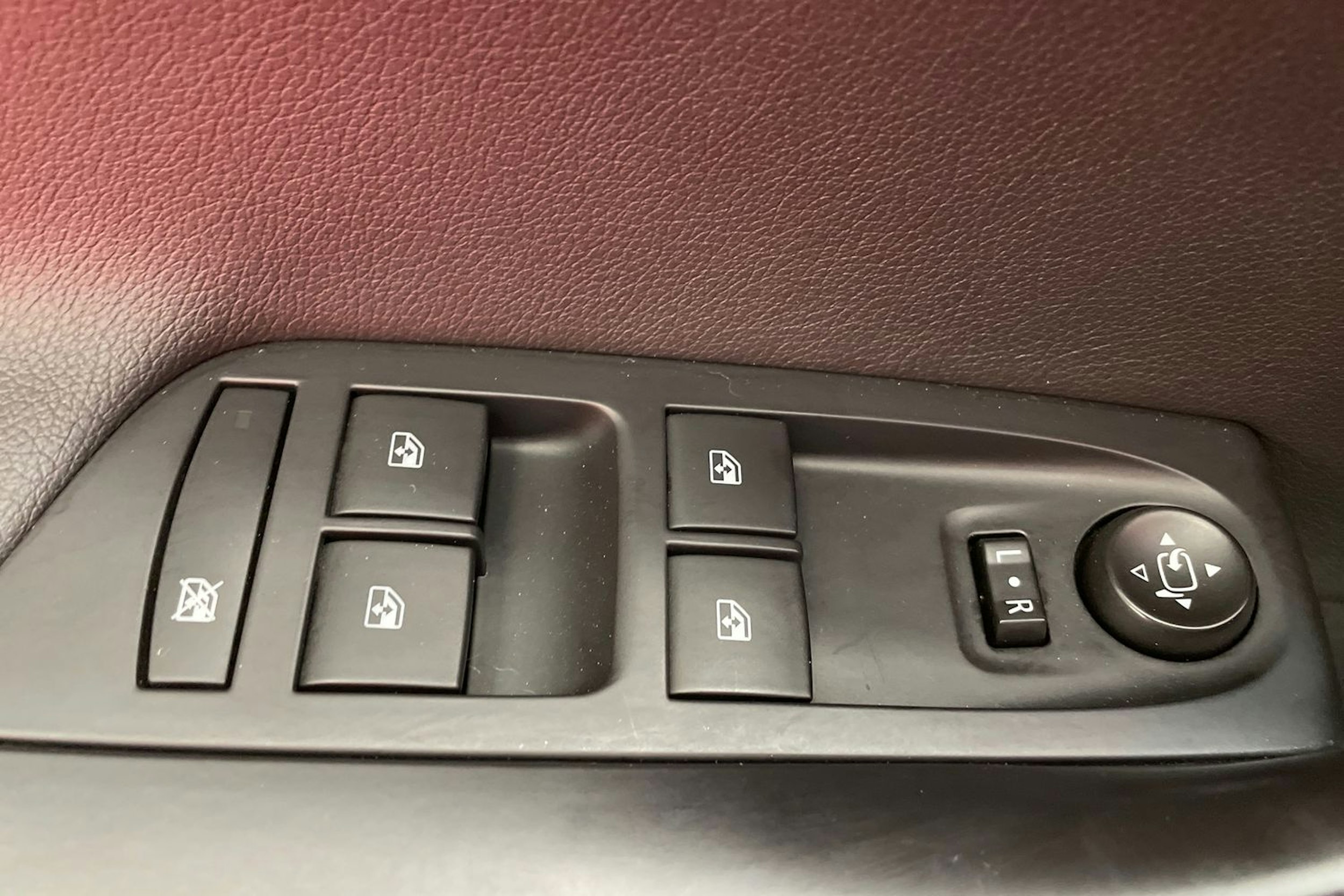 punainen Opel Astra 2016 kuva 27.