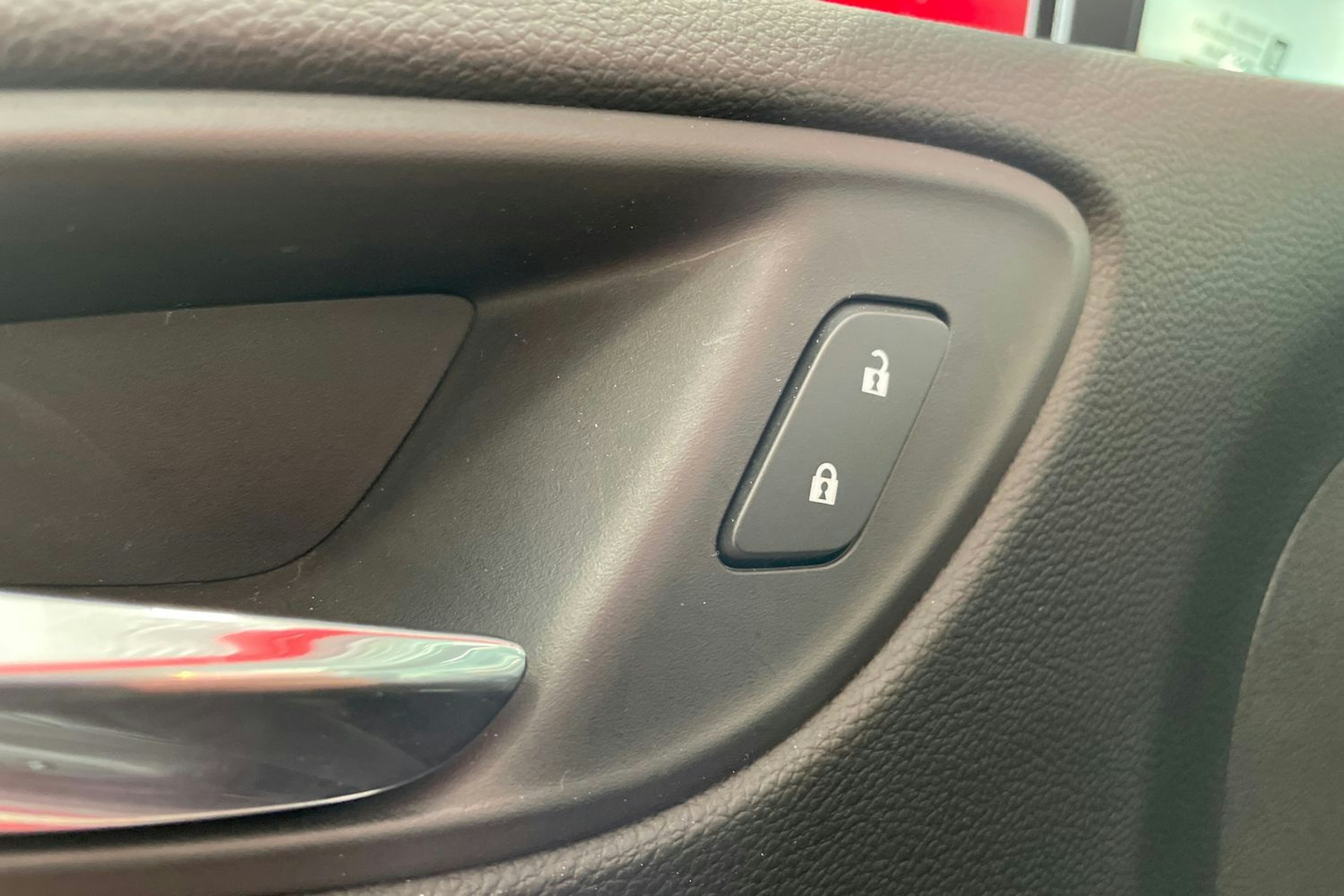 punainen Opel Astra 2016 kuva 28.