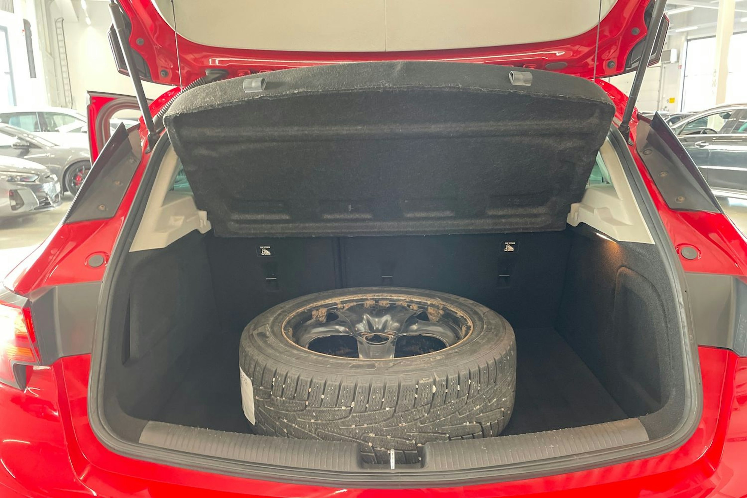 punainen Opel Astra 2016 kuva 29.