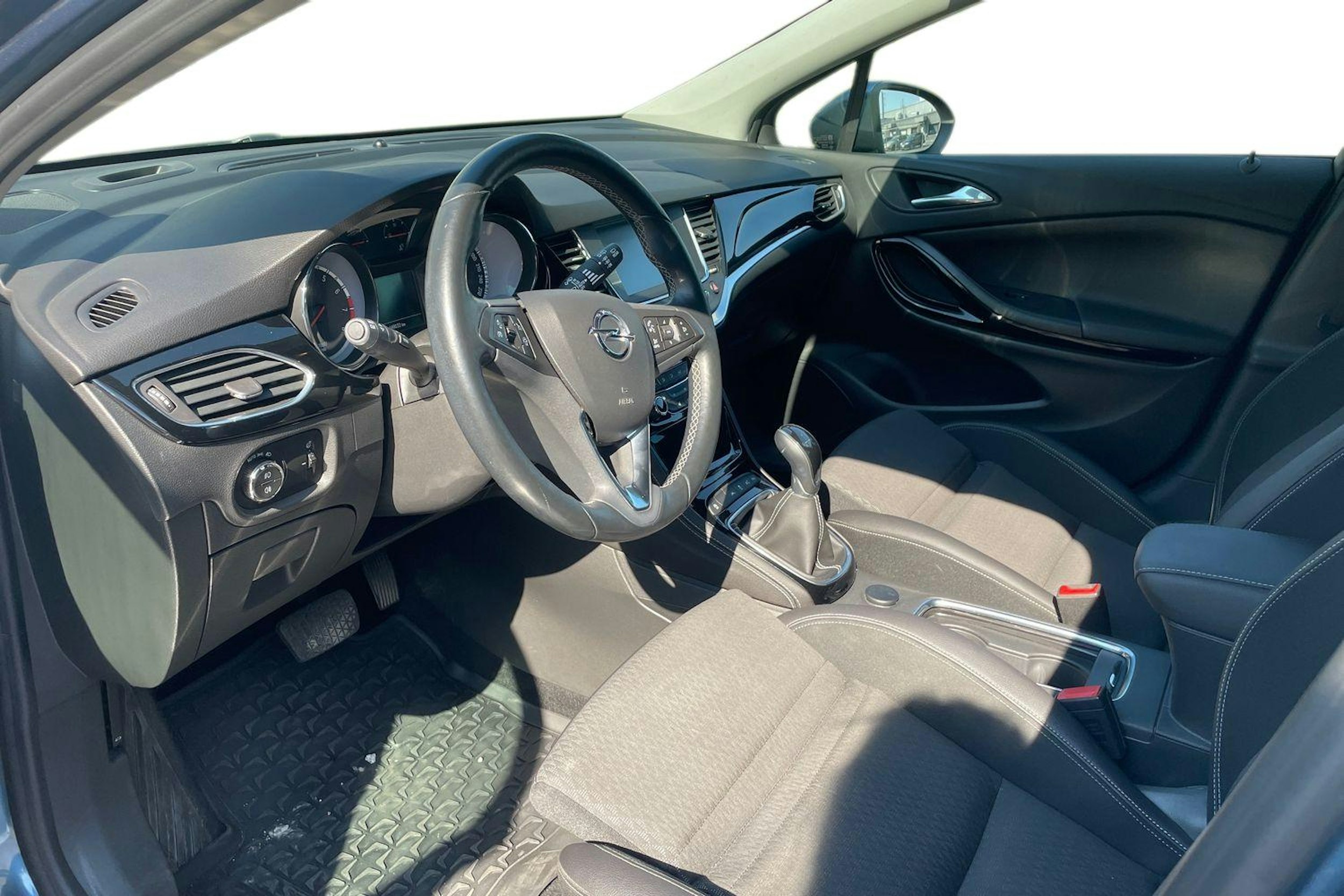 Sininen Opel ASTRA 2016 kuva 3.