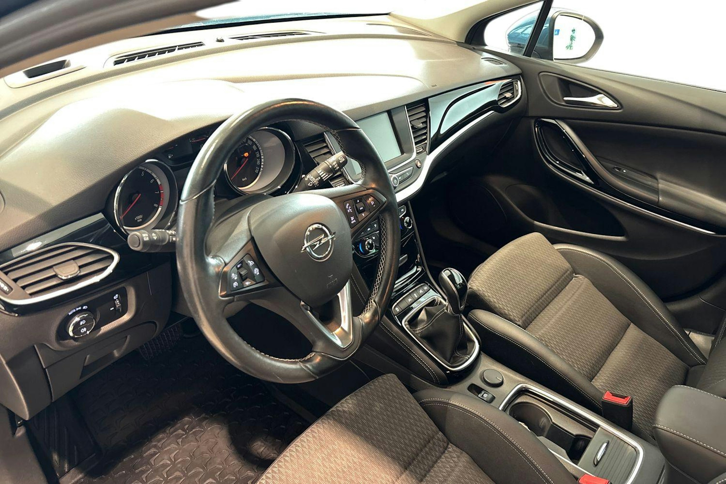 Sininen Opel ASTRA 2016 kuva 7.