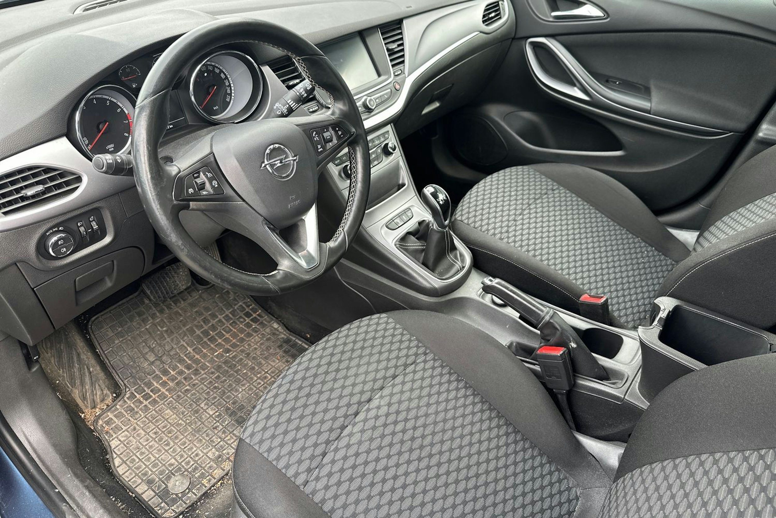 sininen Opel Astra 2016 kuva 3.