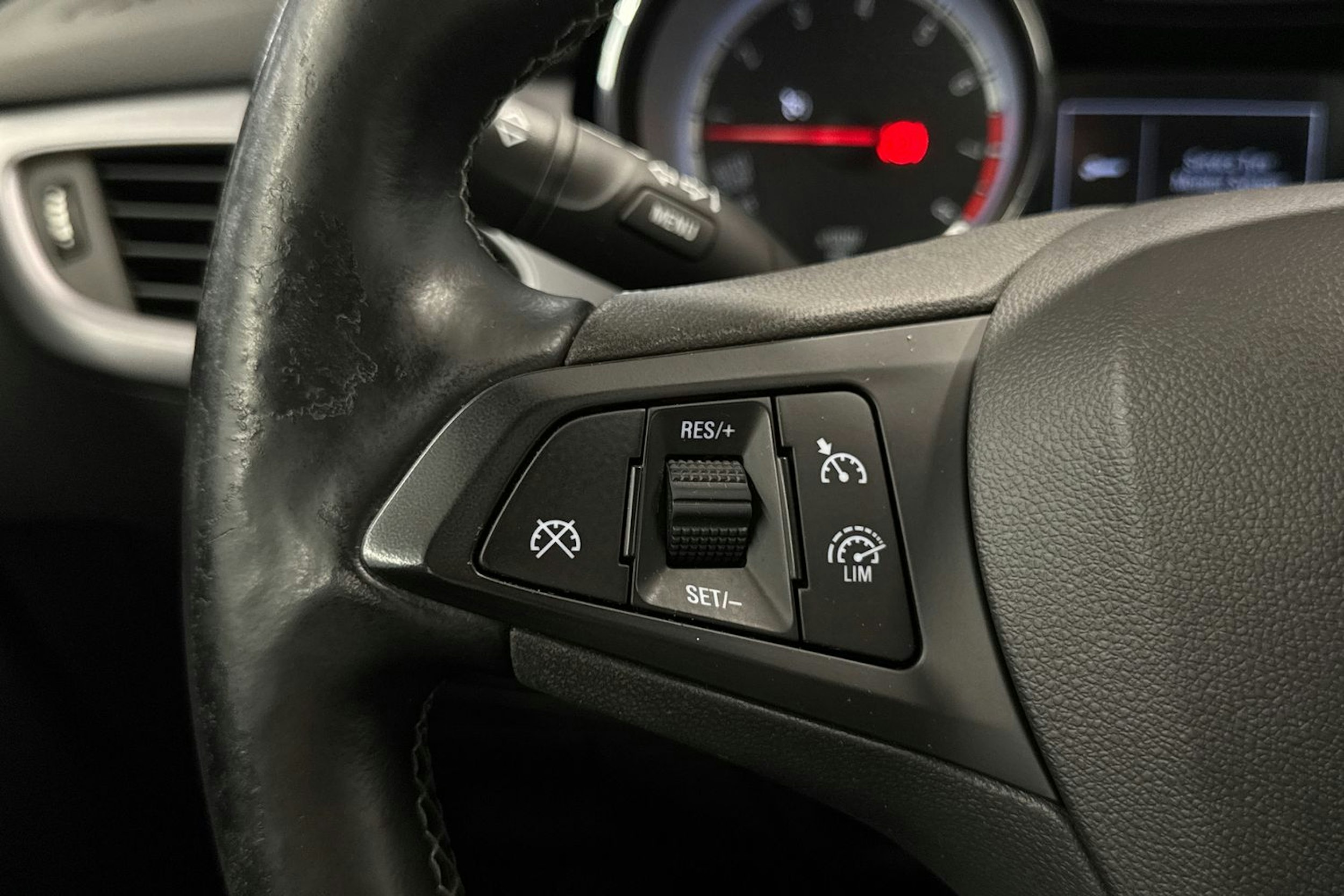 sininen Opel Astra 2016 kuva 18.