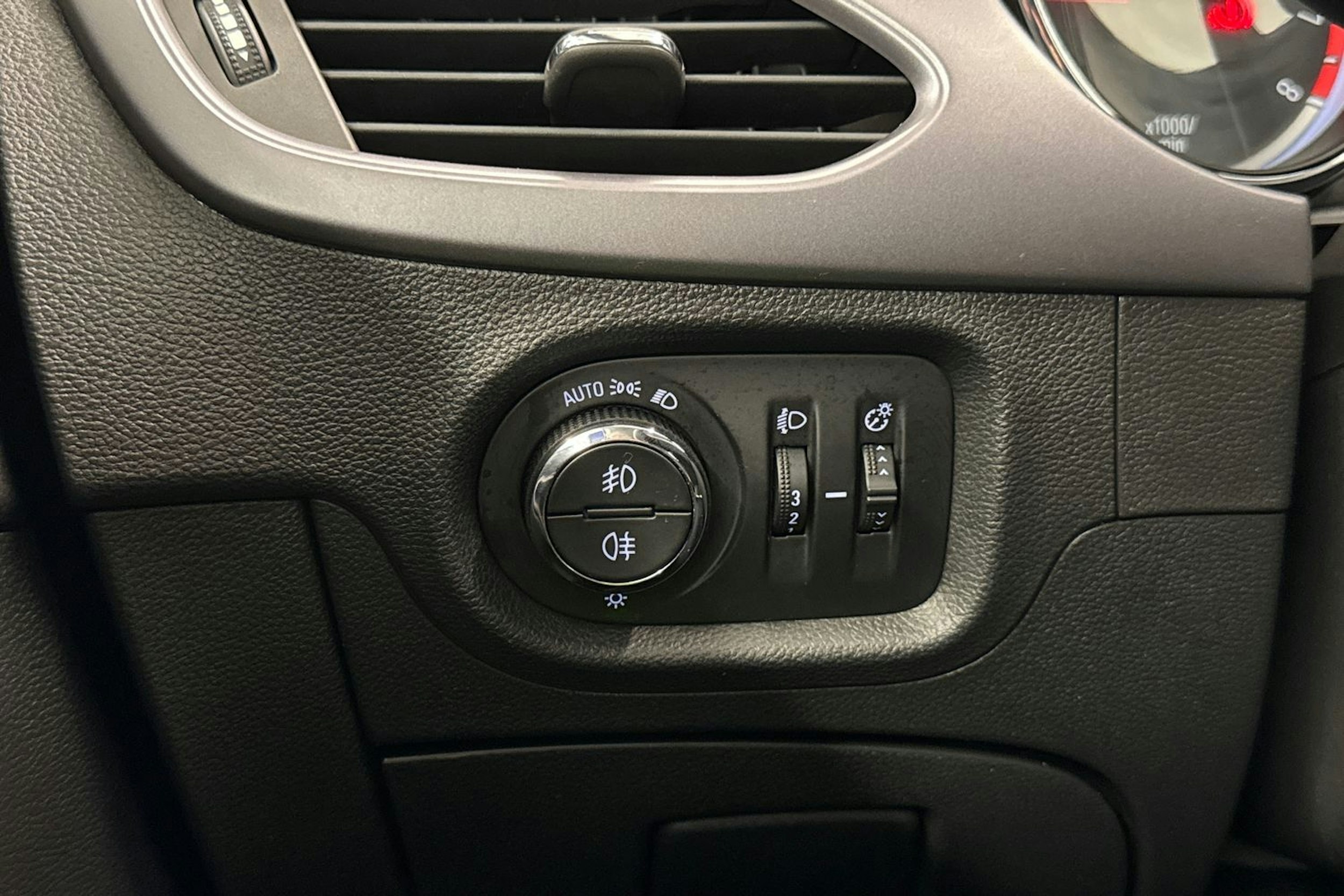 sininen Opel Astra 2016 kuva 20.