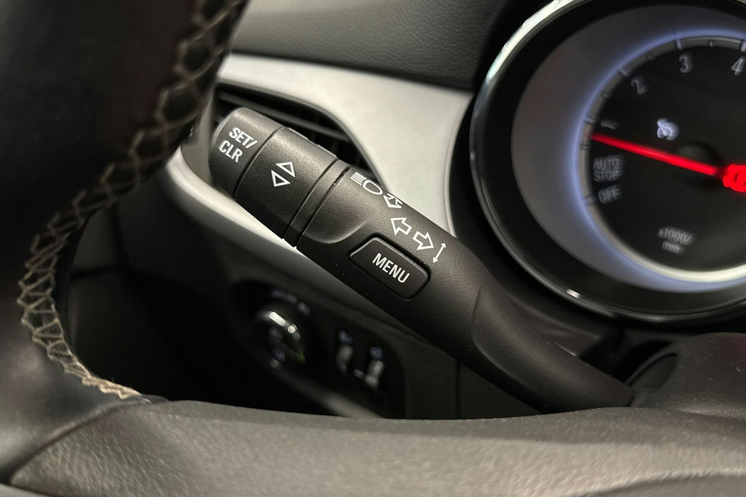 sininen Opel Astra 2016 kuva 21.