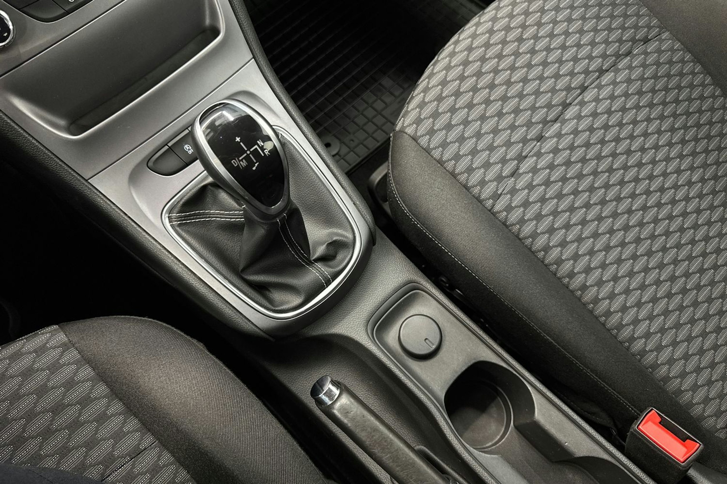 sininen Opel Astra 2016 kuva 24.