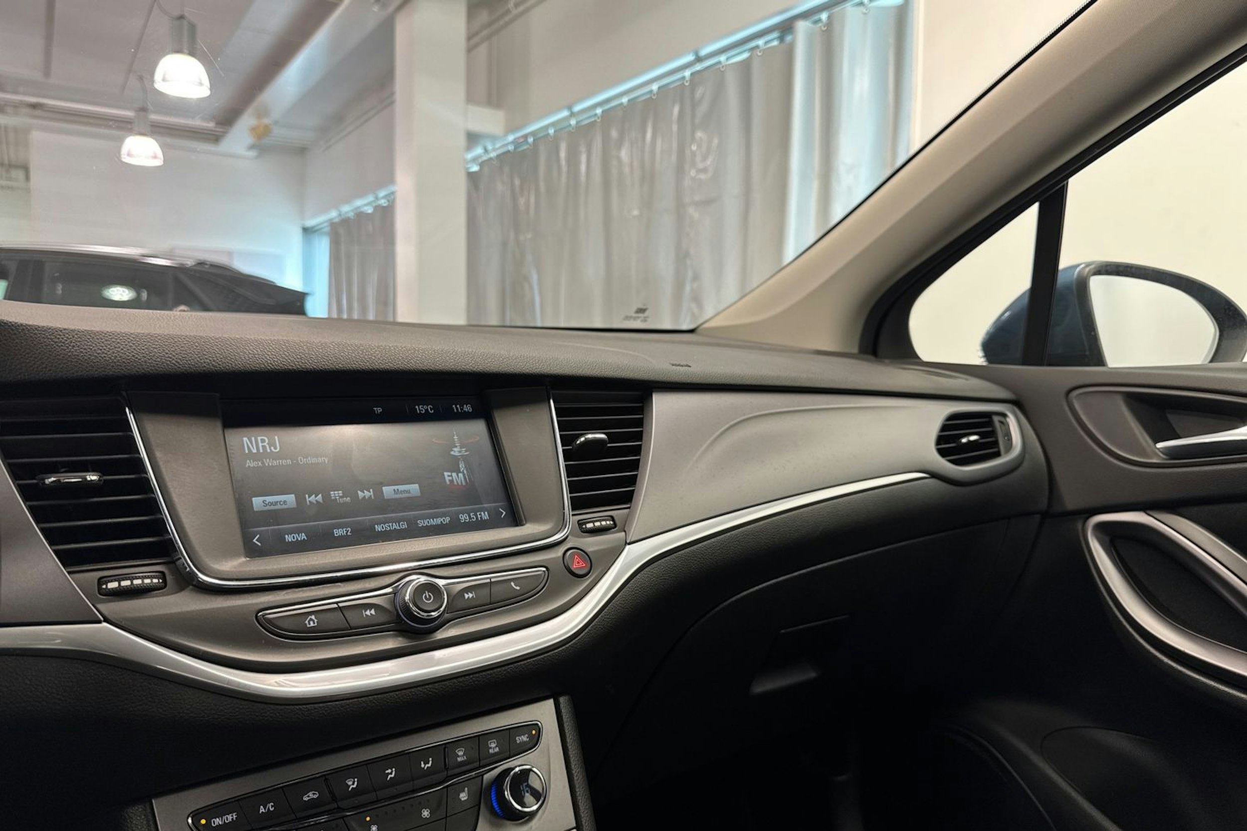 sininen Opel Astra 2016 kuva 28.