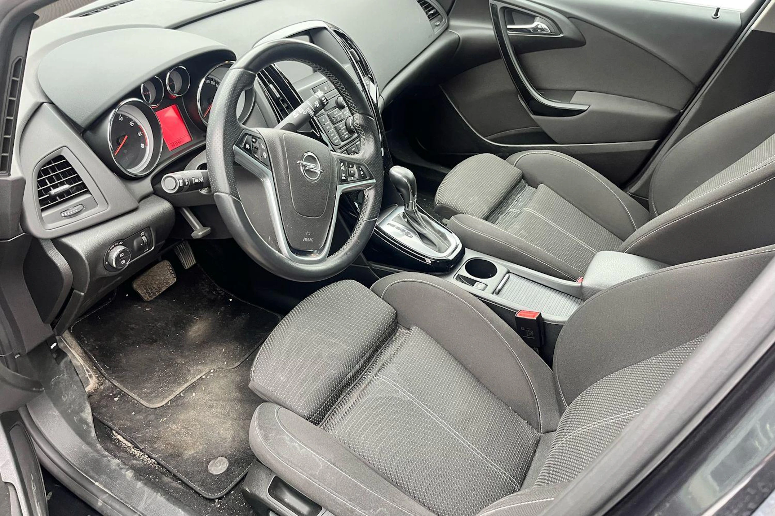 musta Opel Astra 2016 kuva 3.