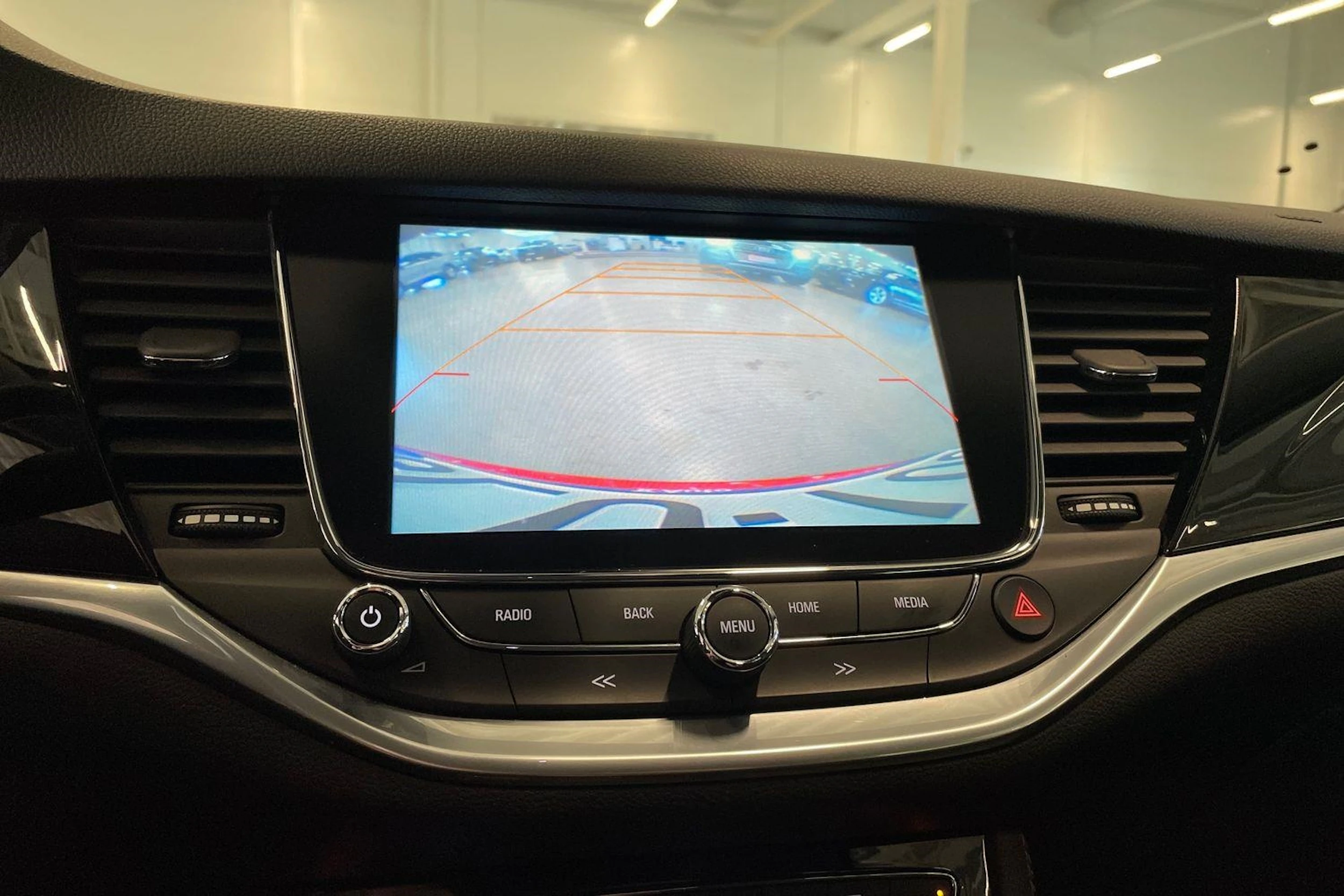 punainen Opel Astra 2016 kuva 18.