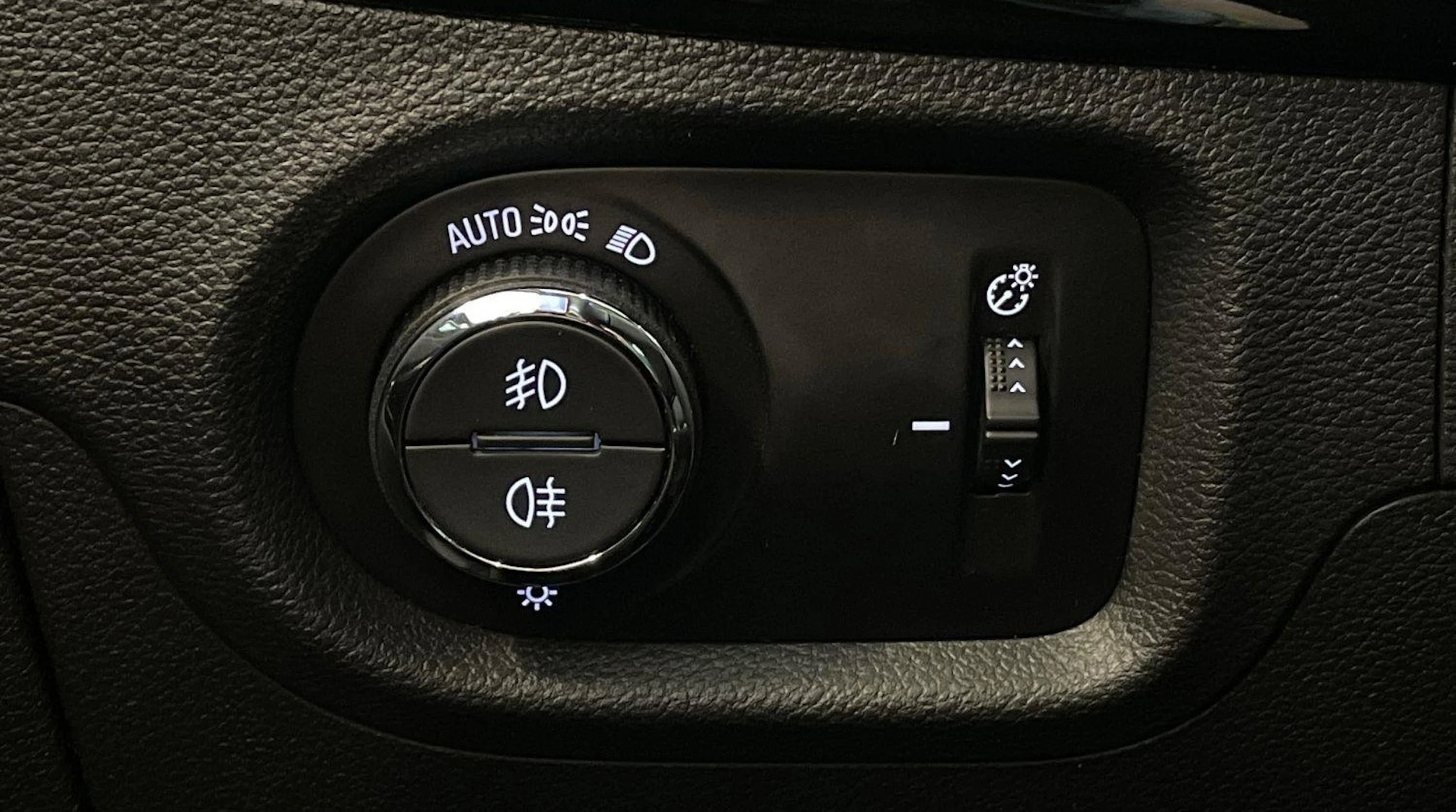 punainen Opel Astra 2016 kuva 21.