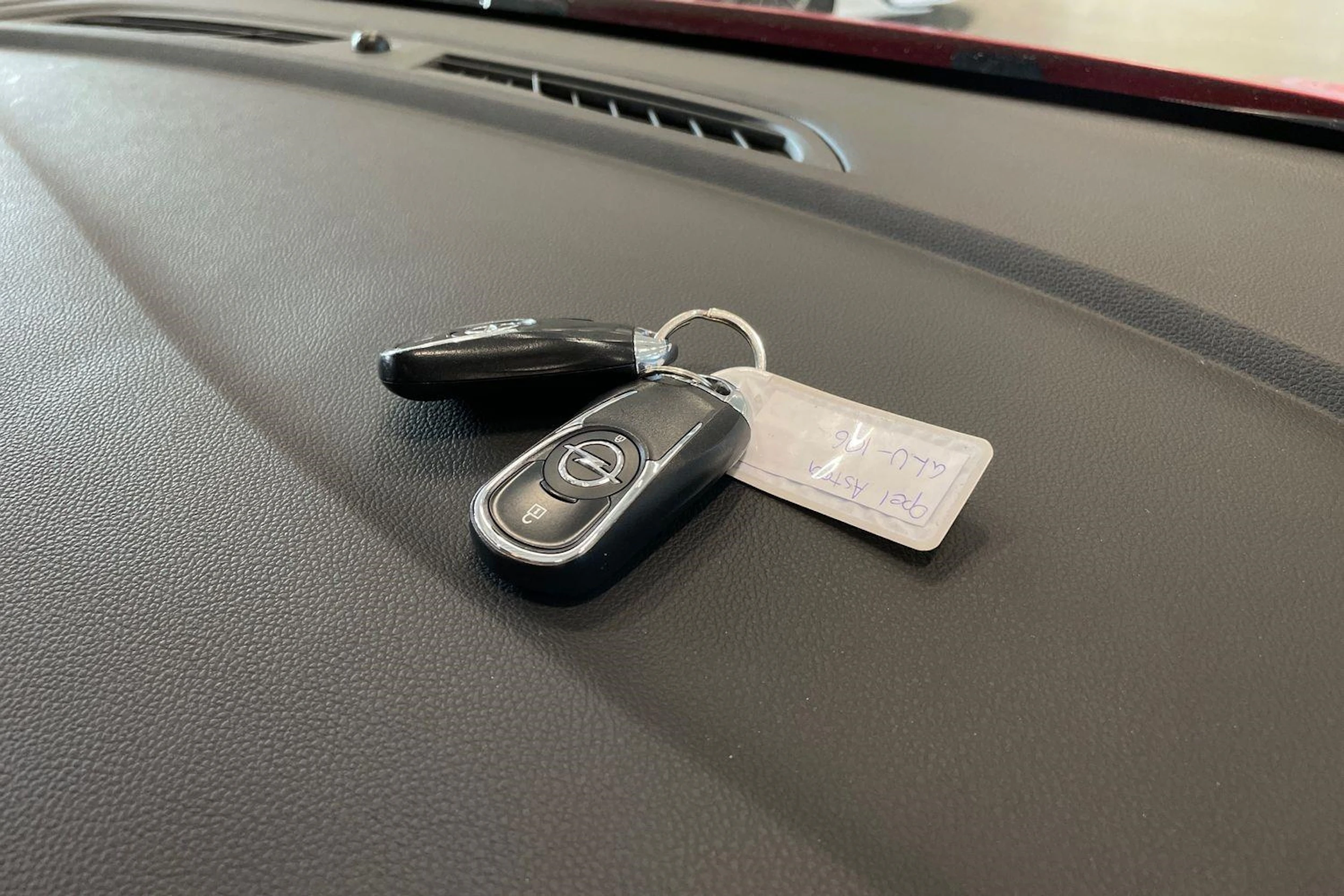 punainen Opel Astra 2016 kuva 26.