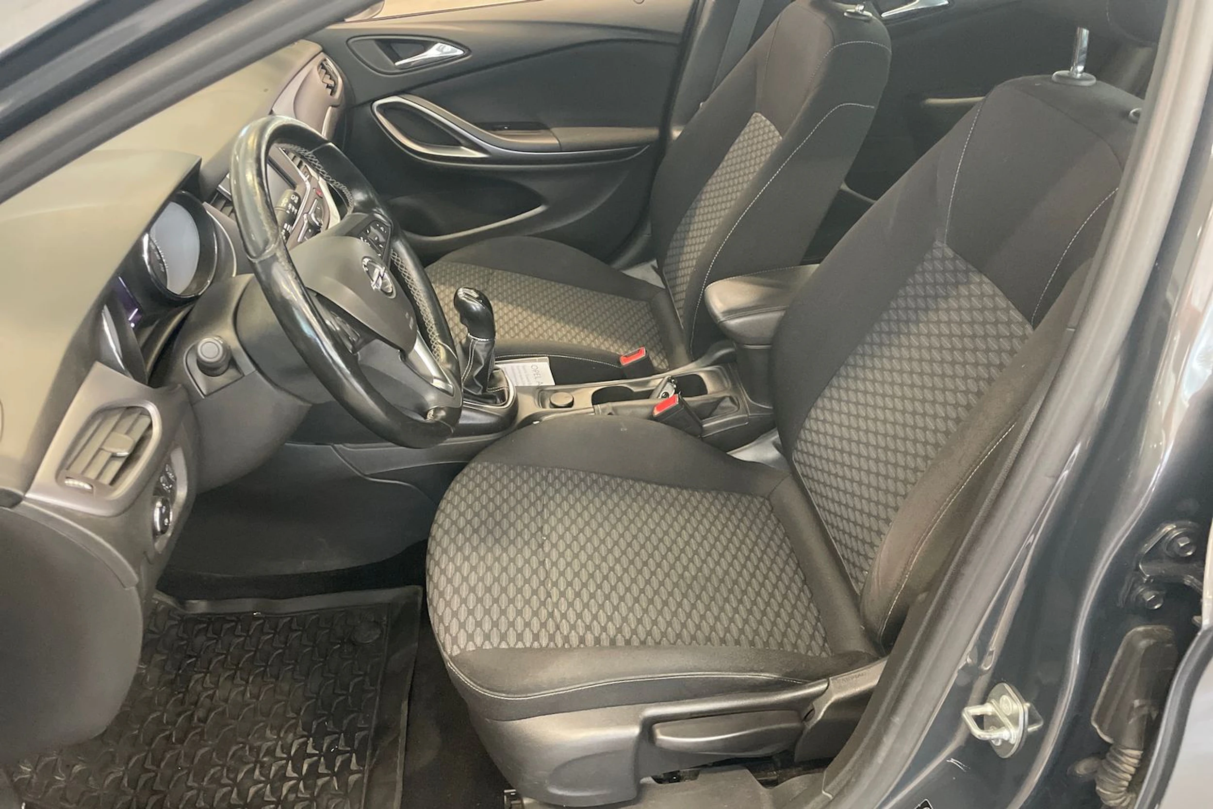 Harmaa Opel ASTRA 2016 kuva 13.