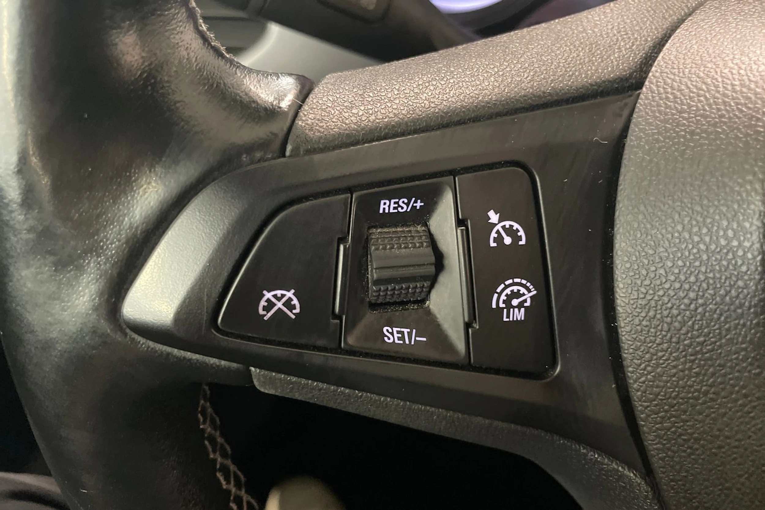 Harmaa Opel ASTRA 2016 kuva 19.