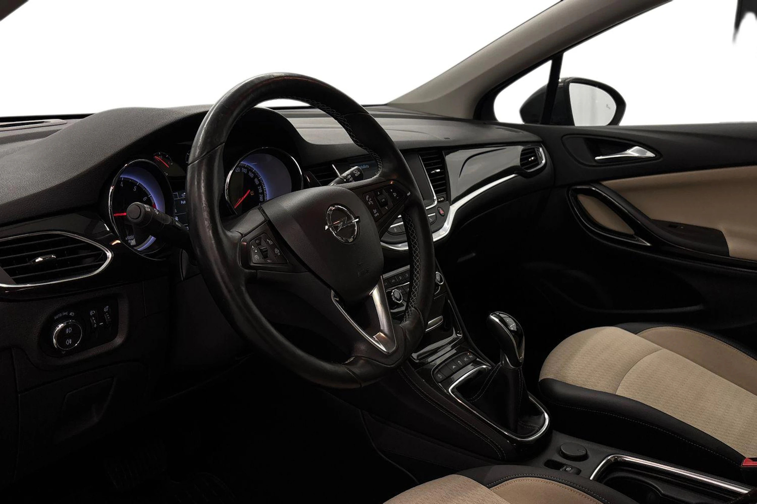 harmaa Opel Astra 2016 kuva 8.