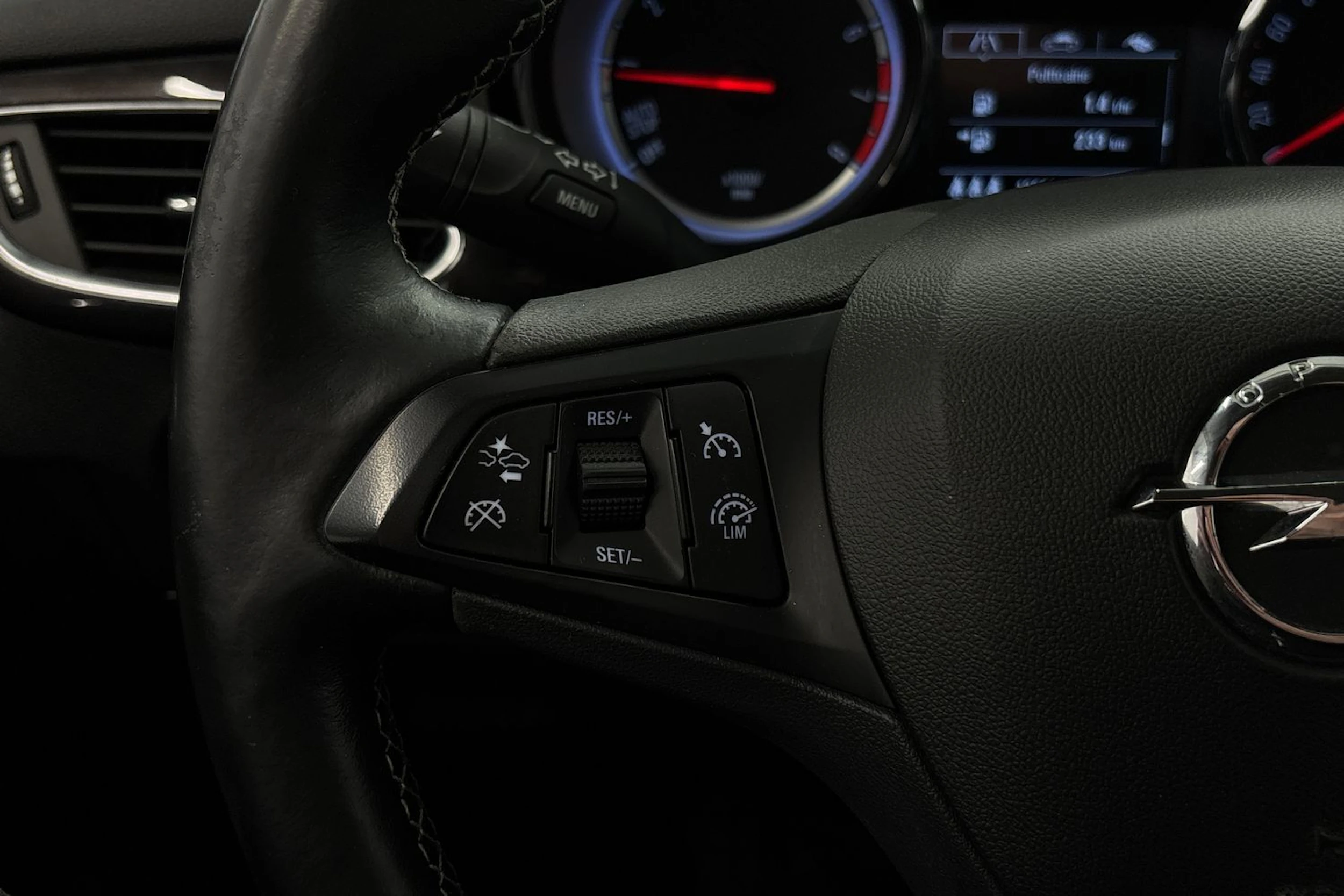 harmaa Opel Astra 2016 kuva 17.