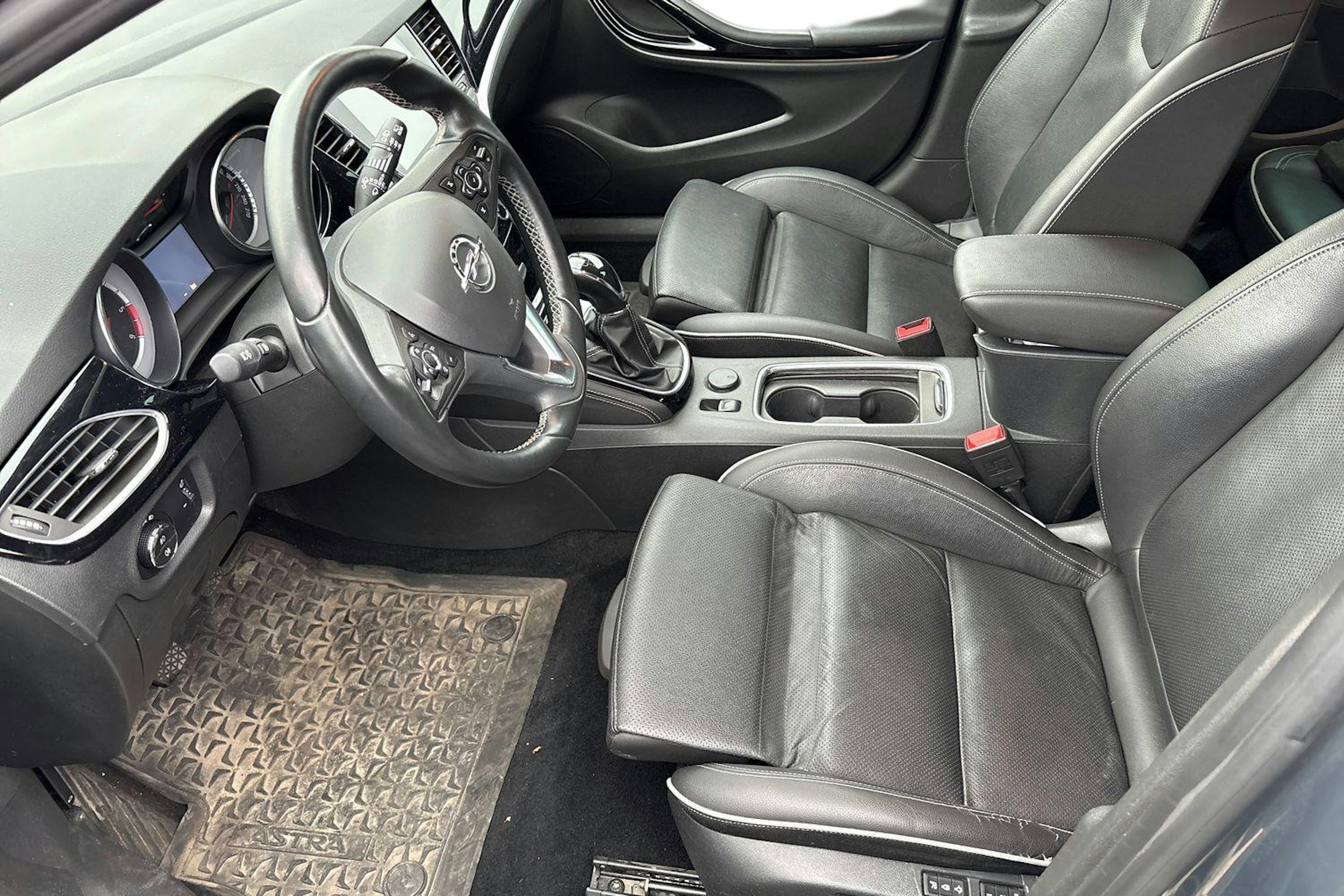 harmaa Opel Astra 2016 kuva 3.