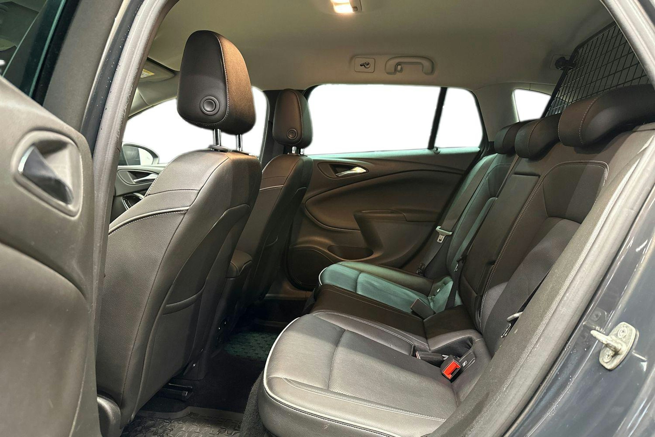 harmaa Opel Astra 2016 kuva 10.