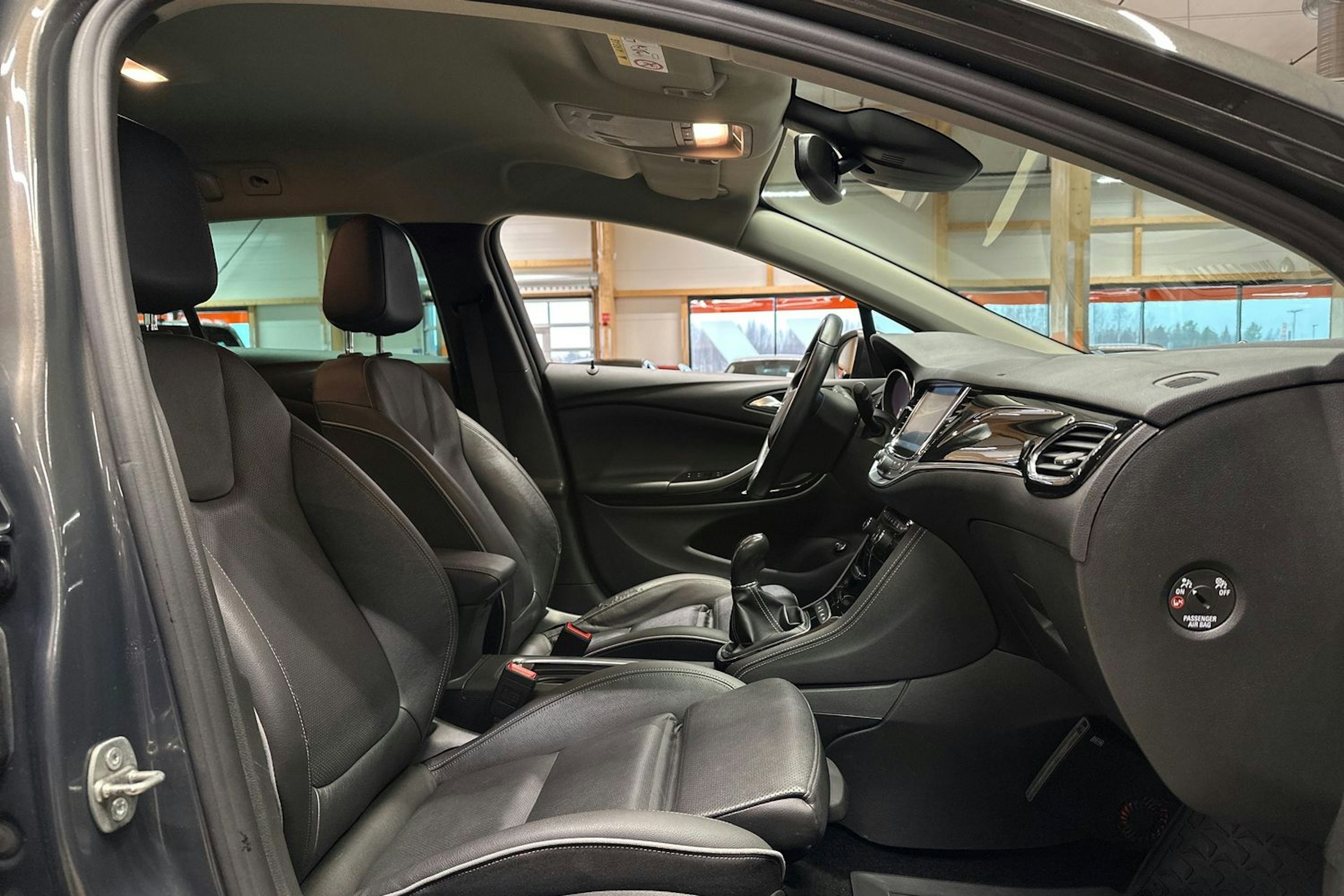 harmaa Opel Astra 2016 kuva 14.