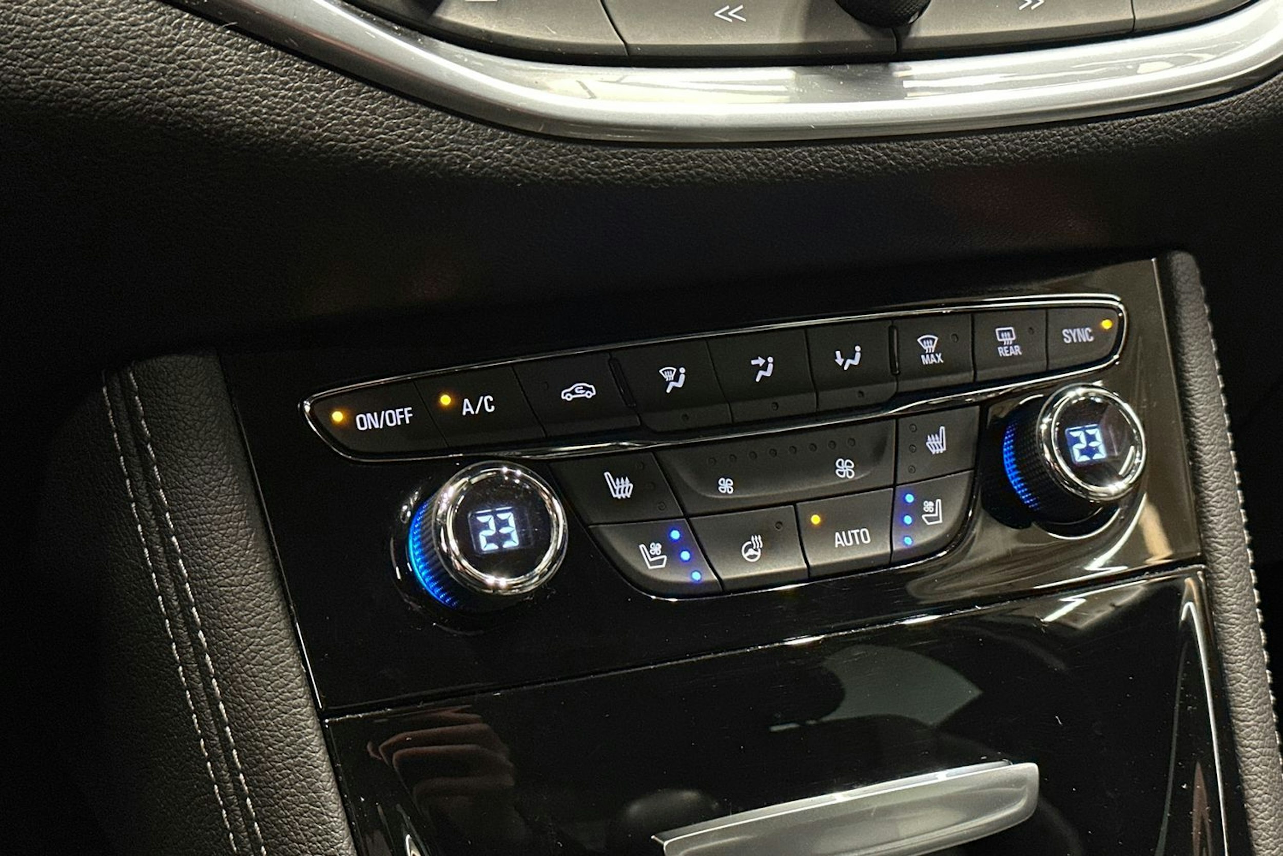 harmaa Opel Astra 2016 kuva 23.