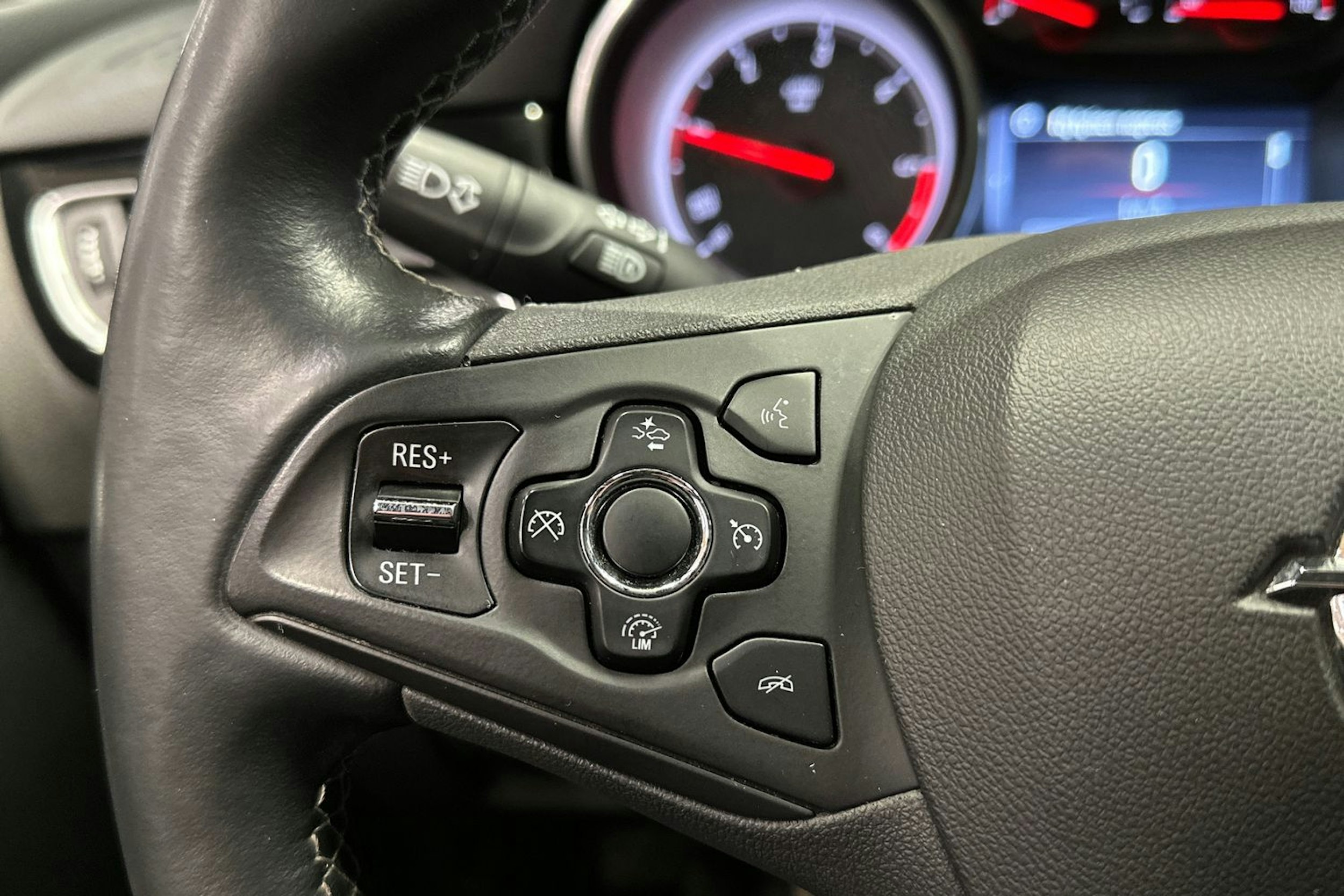 harmaa Opel Astra 2016 kuva 26.