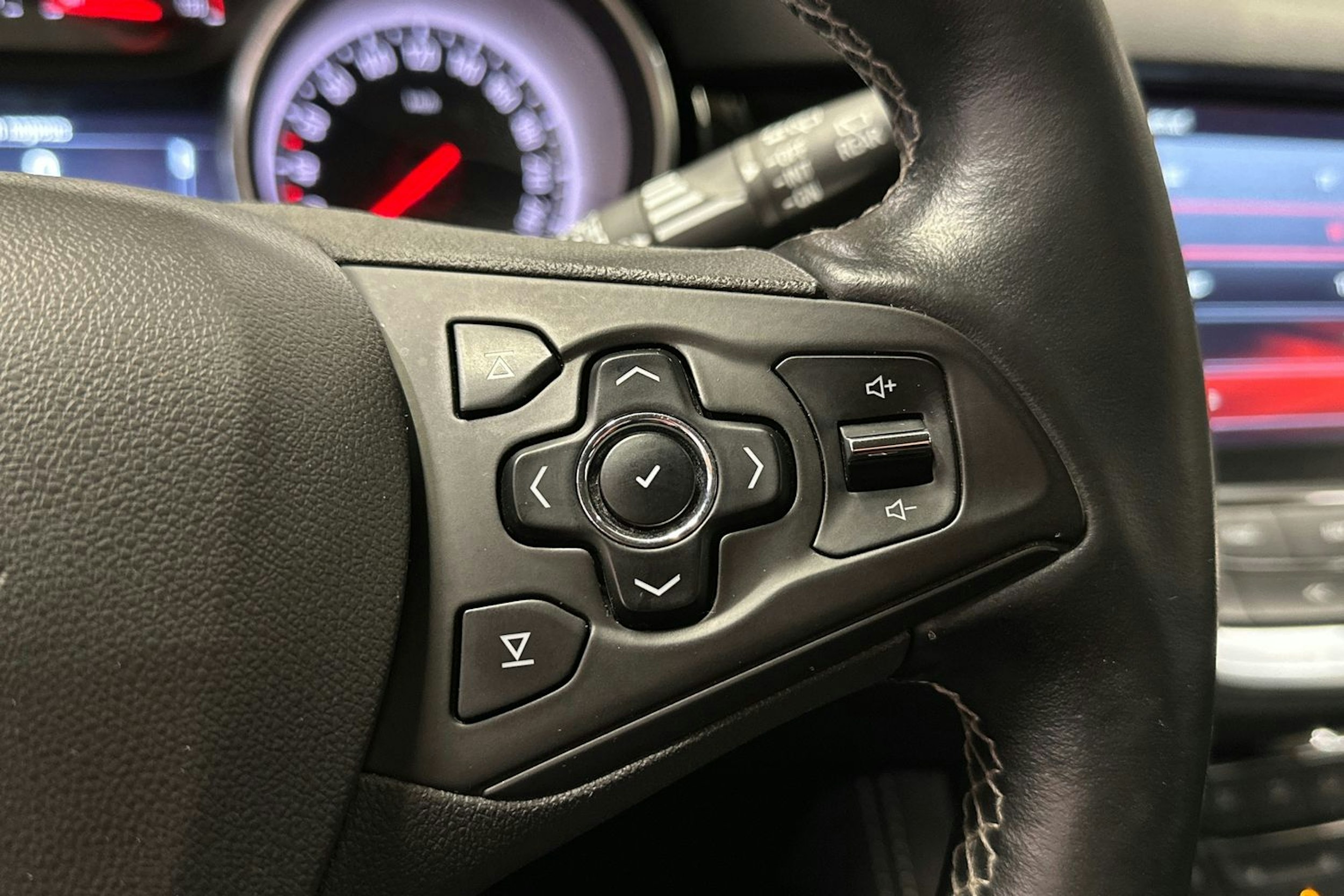 harmaa Opel Astra 2016 kuva 27.