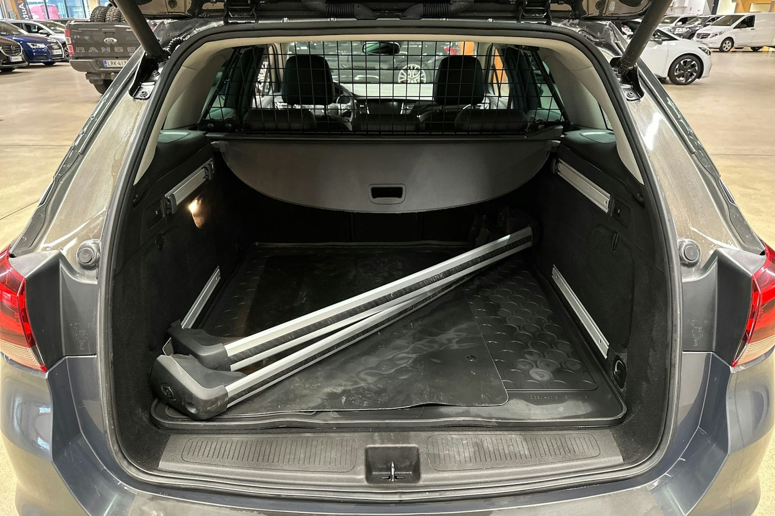 harmaa Opel Astra 2016 kuva 30.