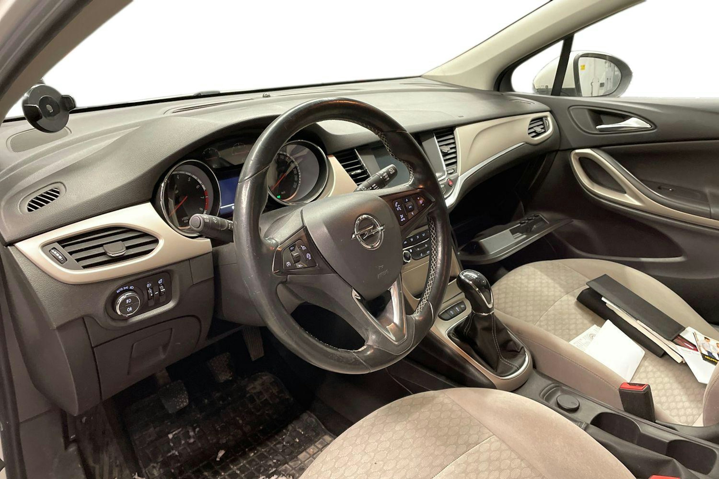 valkoinen Opel Astra 2016 kuva 3.