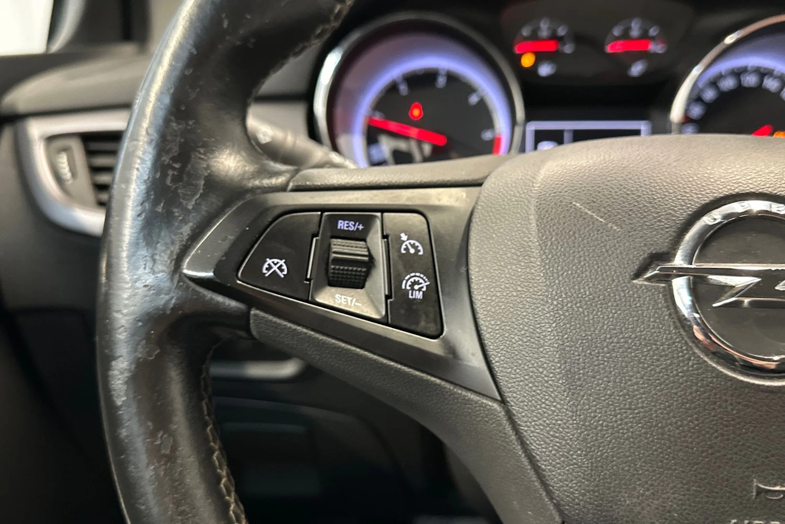 sininen Opel Astra 2016 kuva 13.