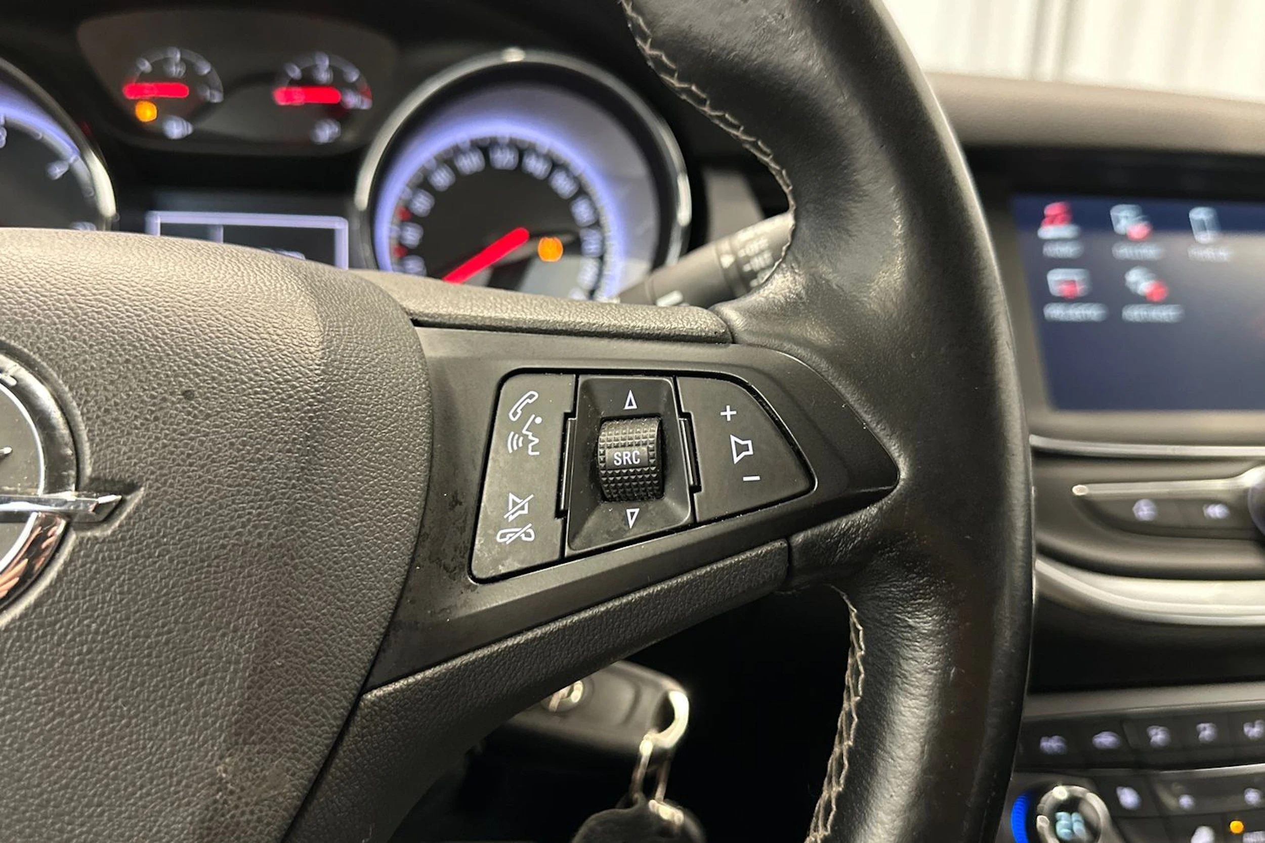 sininen Opel Astra 2016 kuva 14.