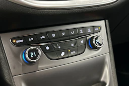 sininen Opel Astra 2016 kuva 16.