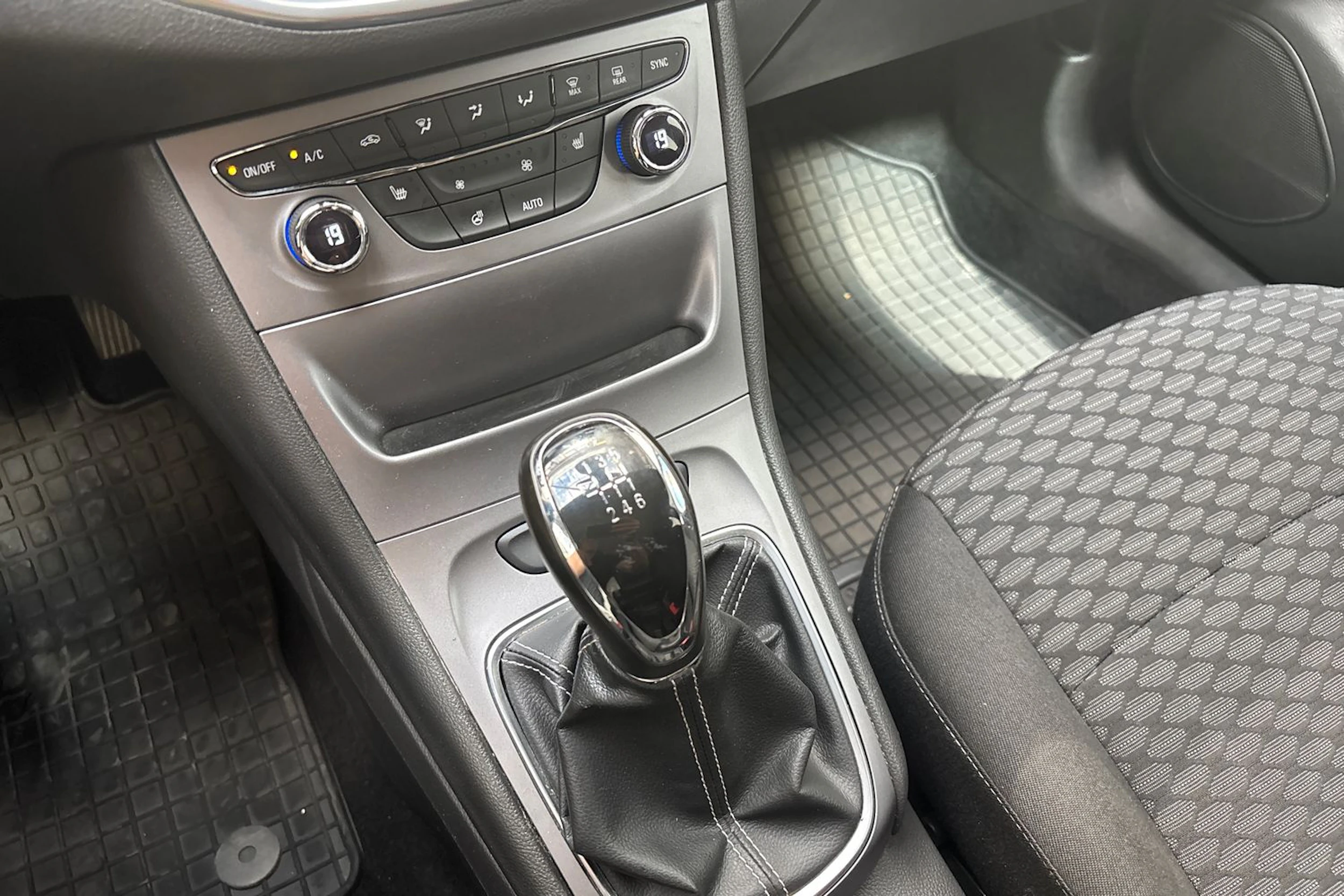 Sininen Opel ASTRA 2016 kuva 17.
