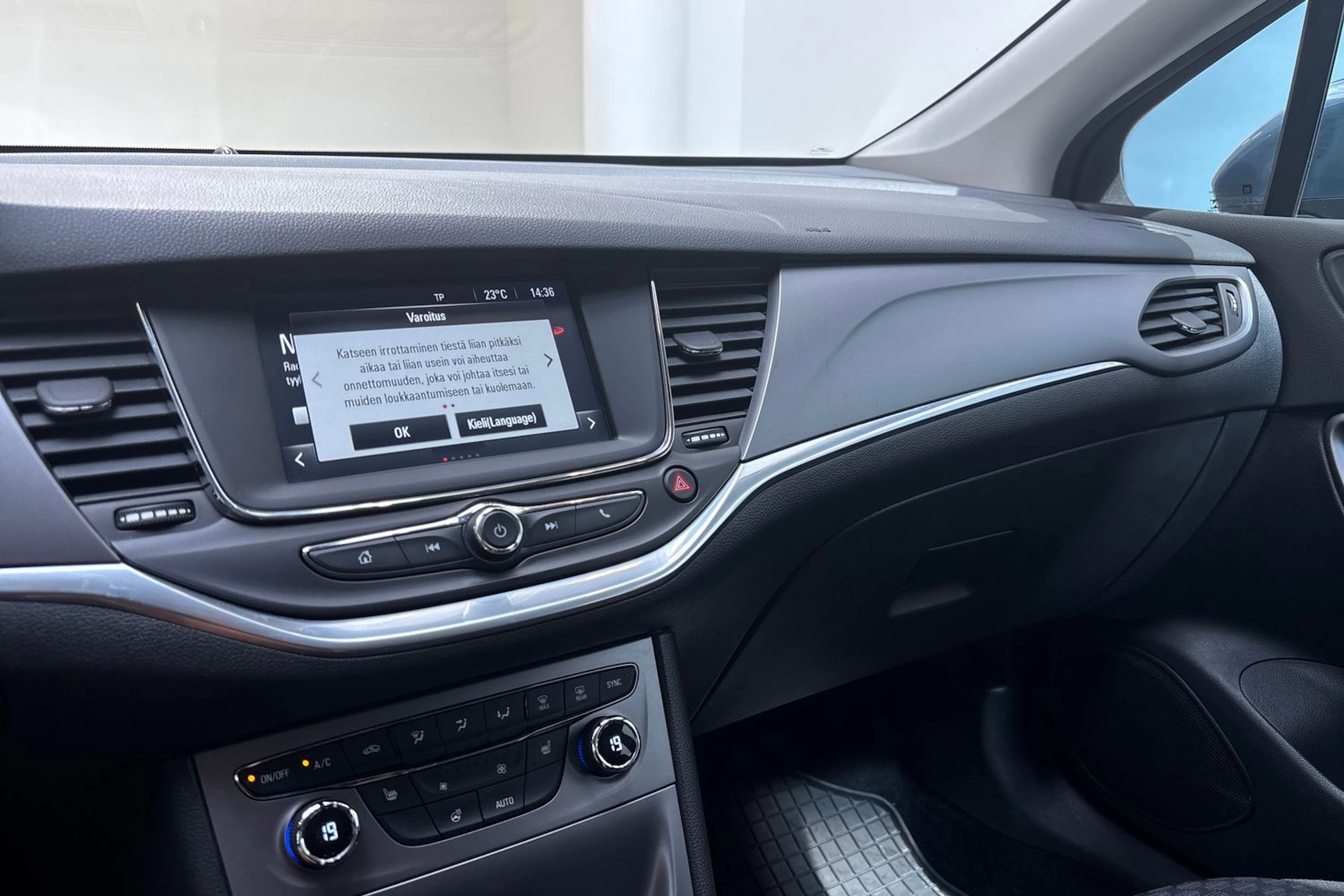 Sininen Opel ASTRA 2016 kuva 18.