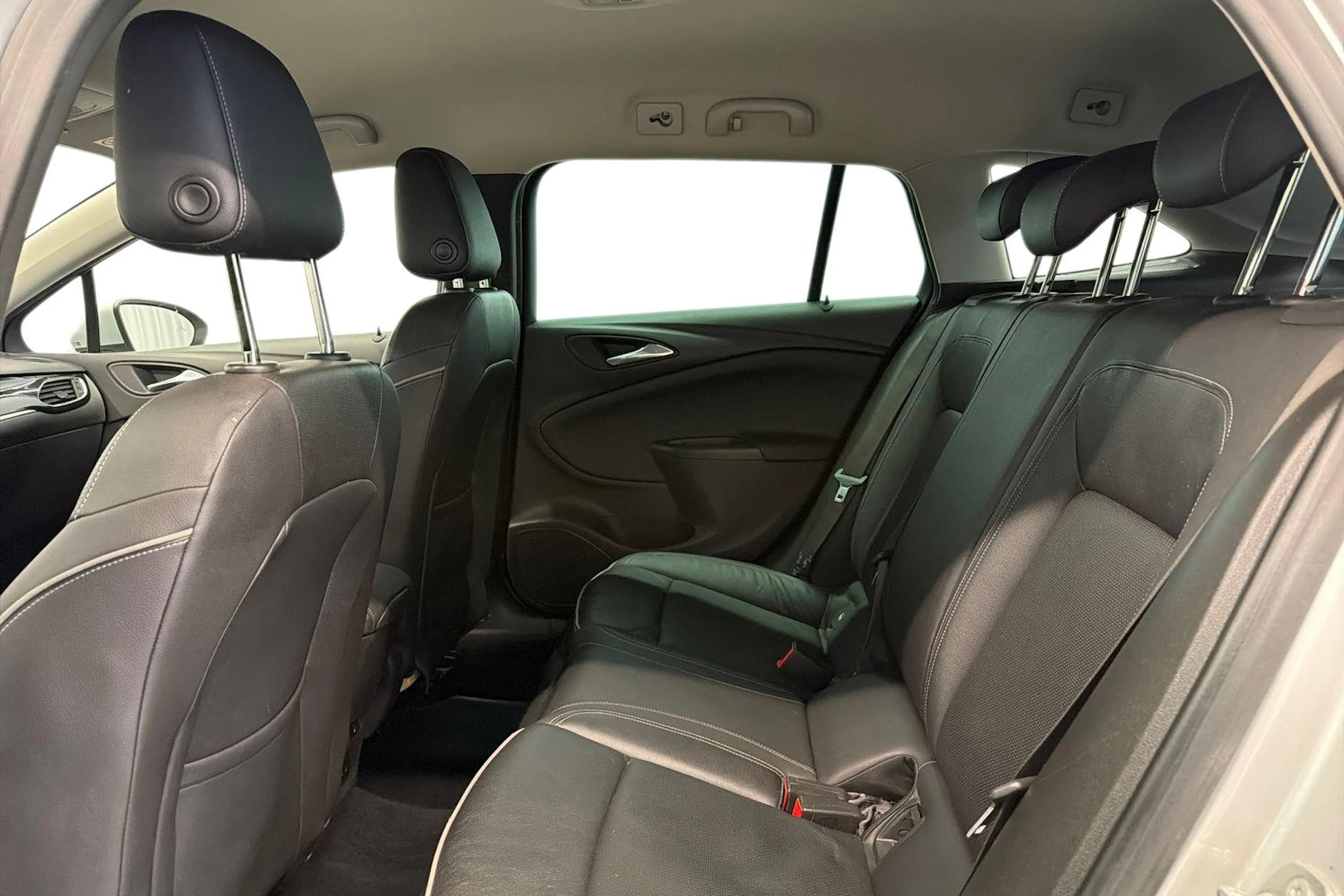 hopea Opel Astra 2016 kuva 8.