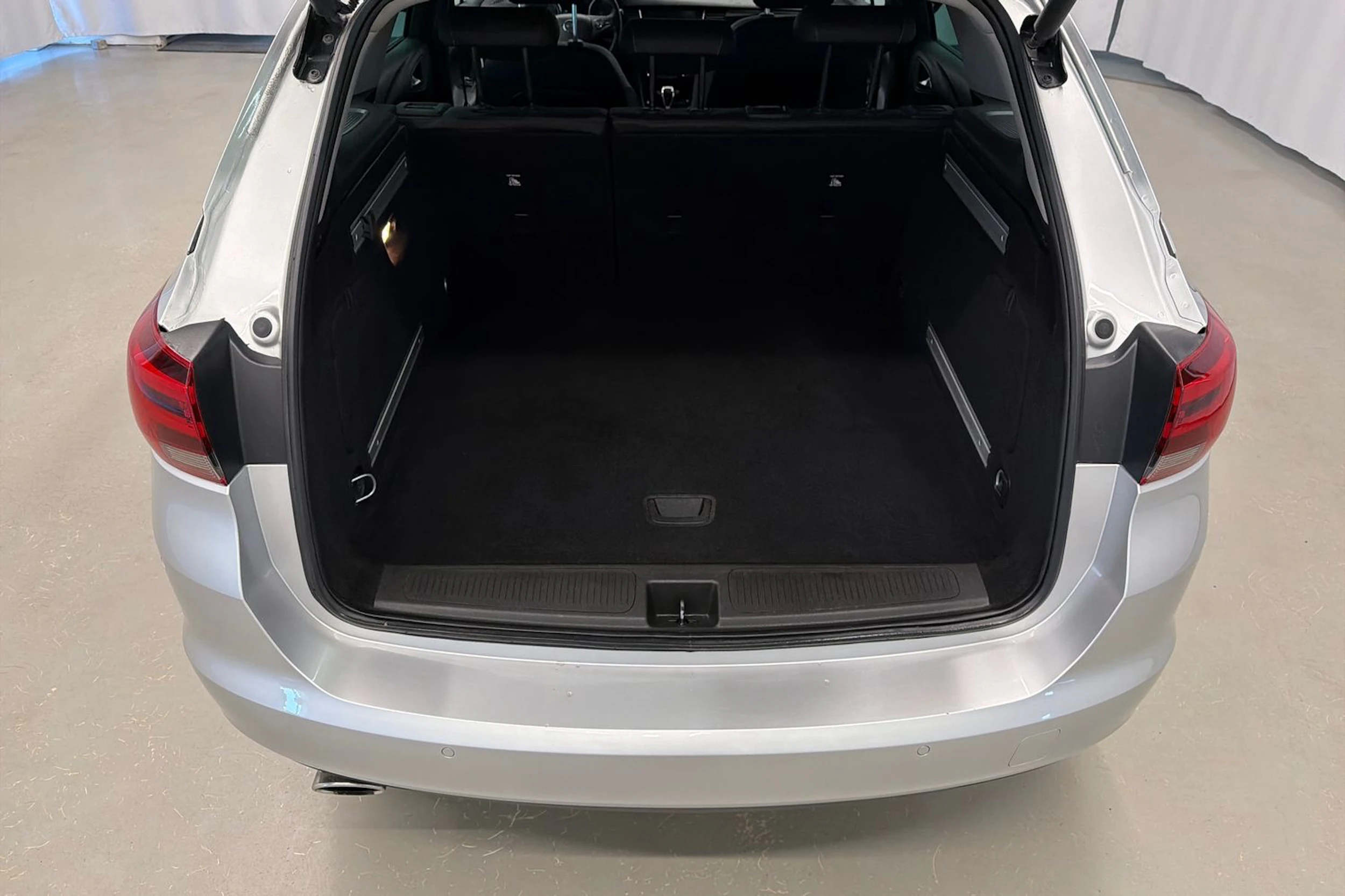 hopea Opel Astra 2016 kuva 17.