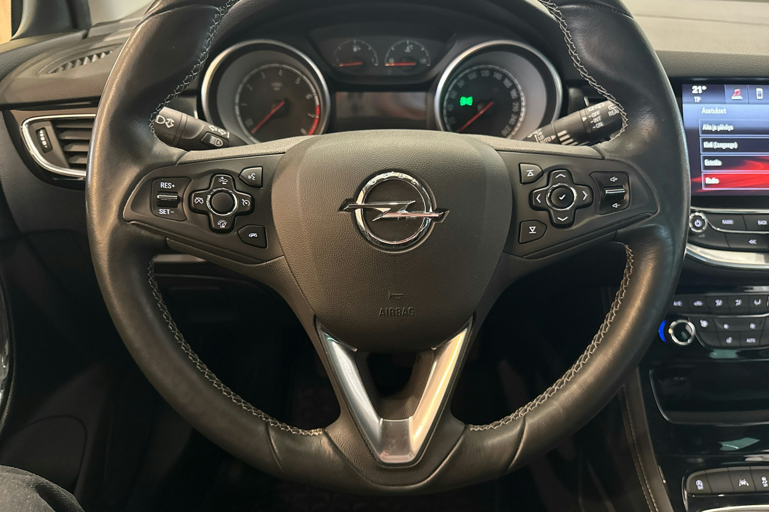 harmaa Opel Astra 2016 kuva 11.