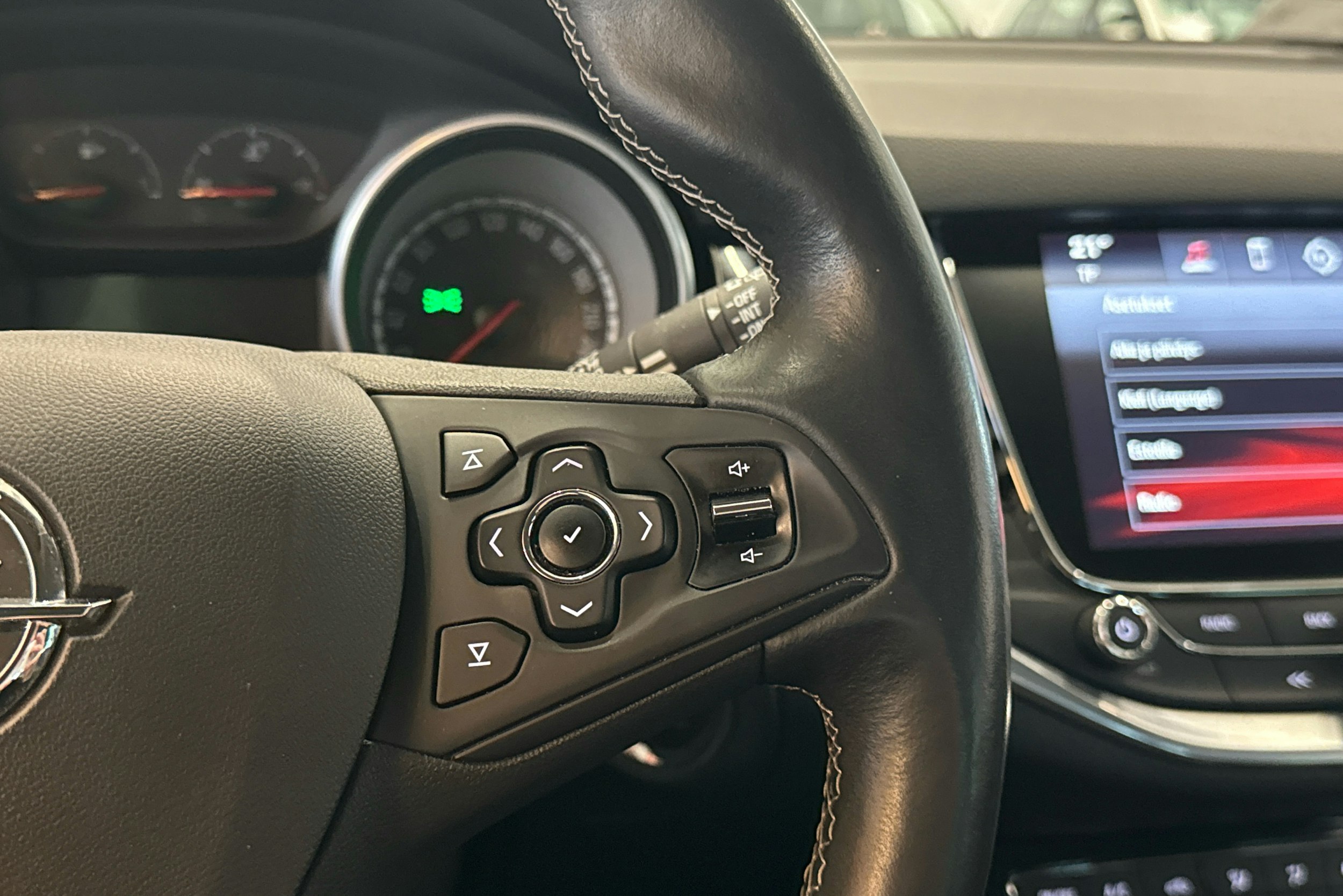 harmaa Opel Astra 2016 kuva 13.