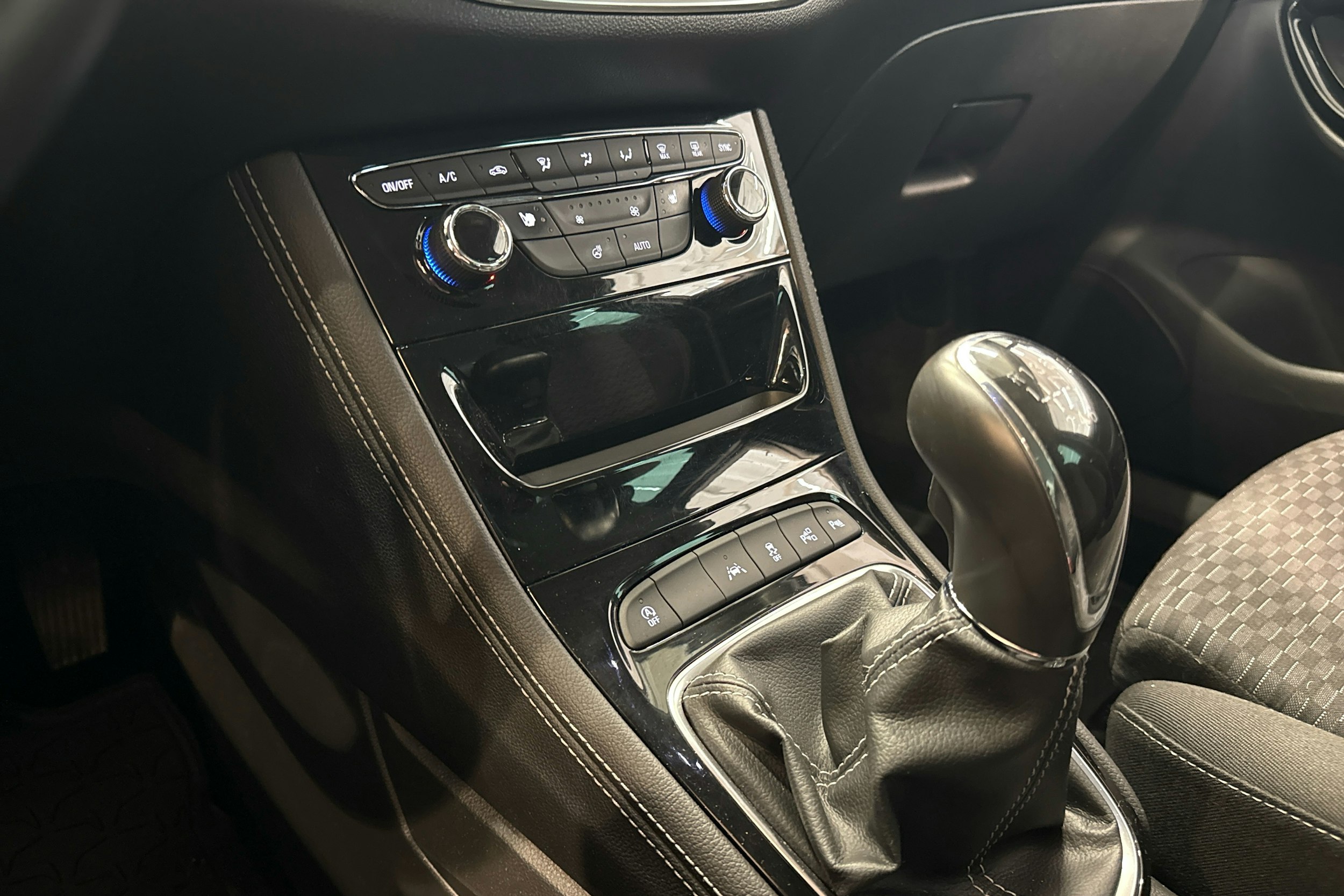 harmaa Opel Astra 2016 kuva 16.