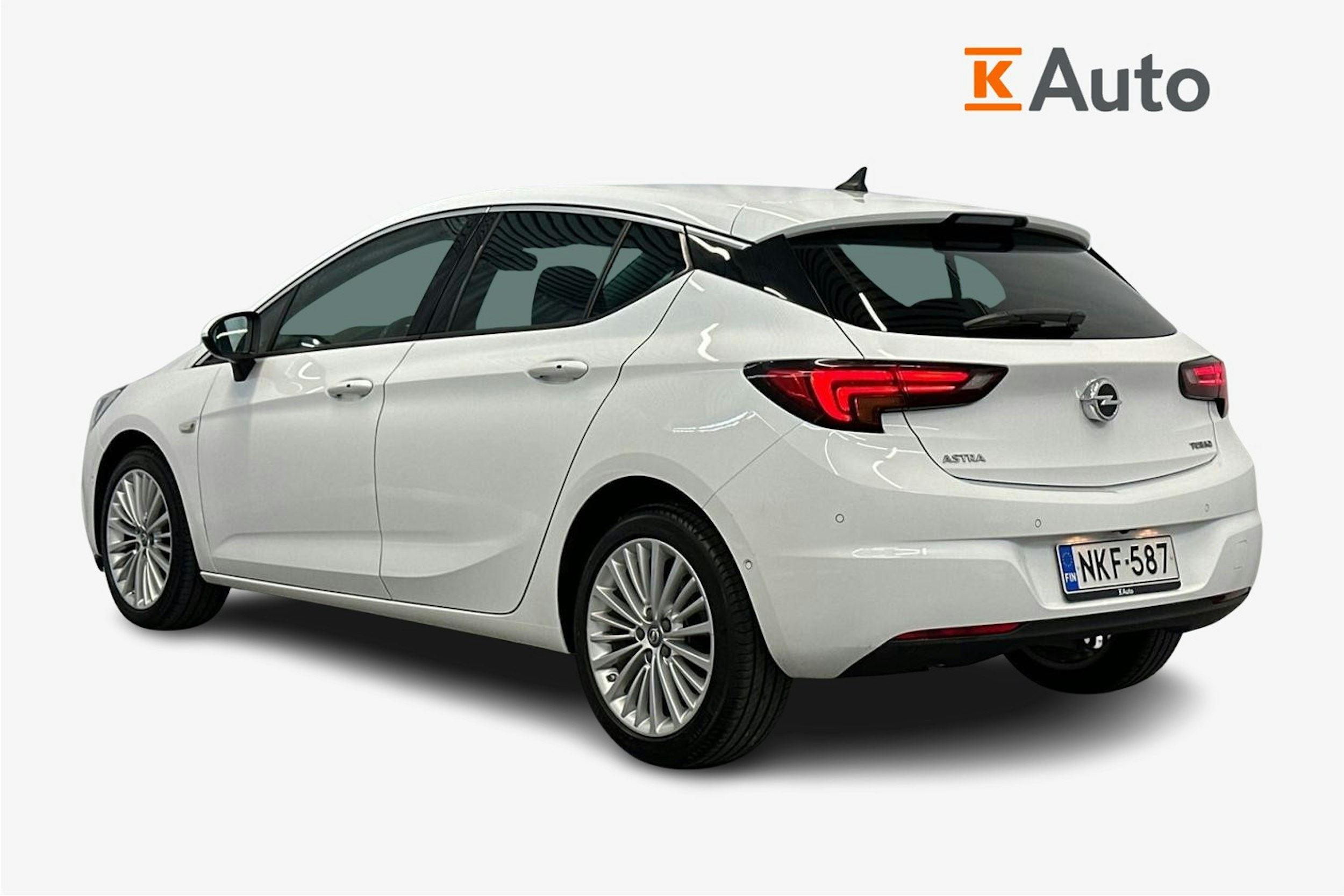 valkoinen Opel Astra 2016 kuva 2.