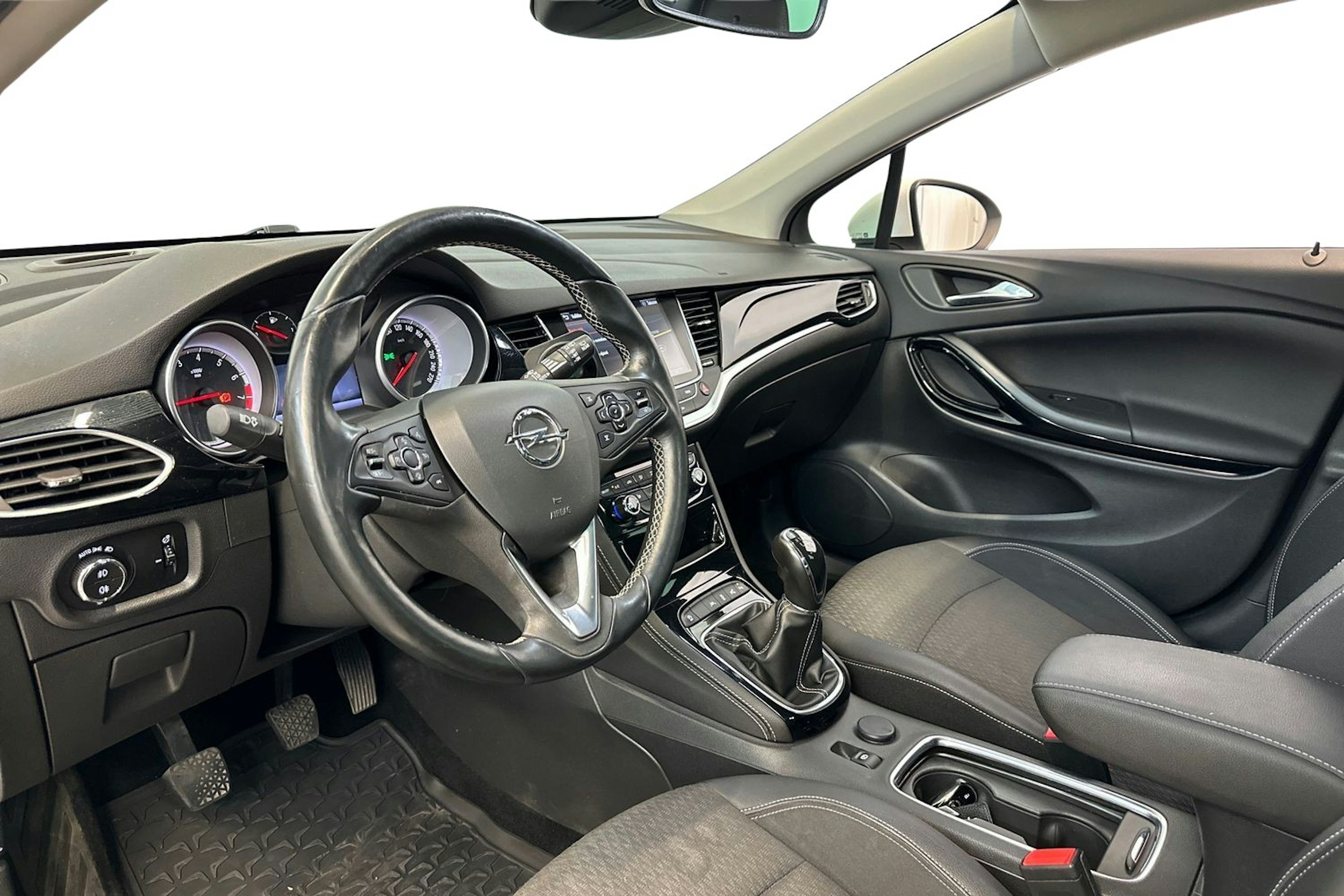 valkoinen Opel Astra 2016 kuva 7.