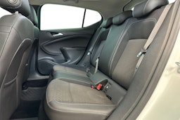 valkoinen Opel Astra 2016 kuva 10.
