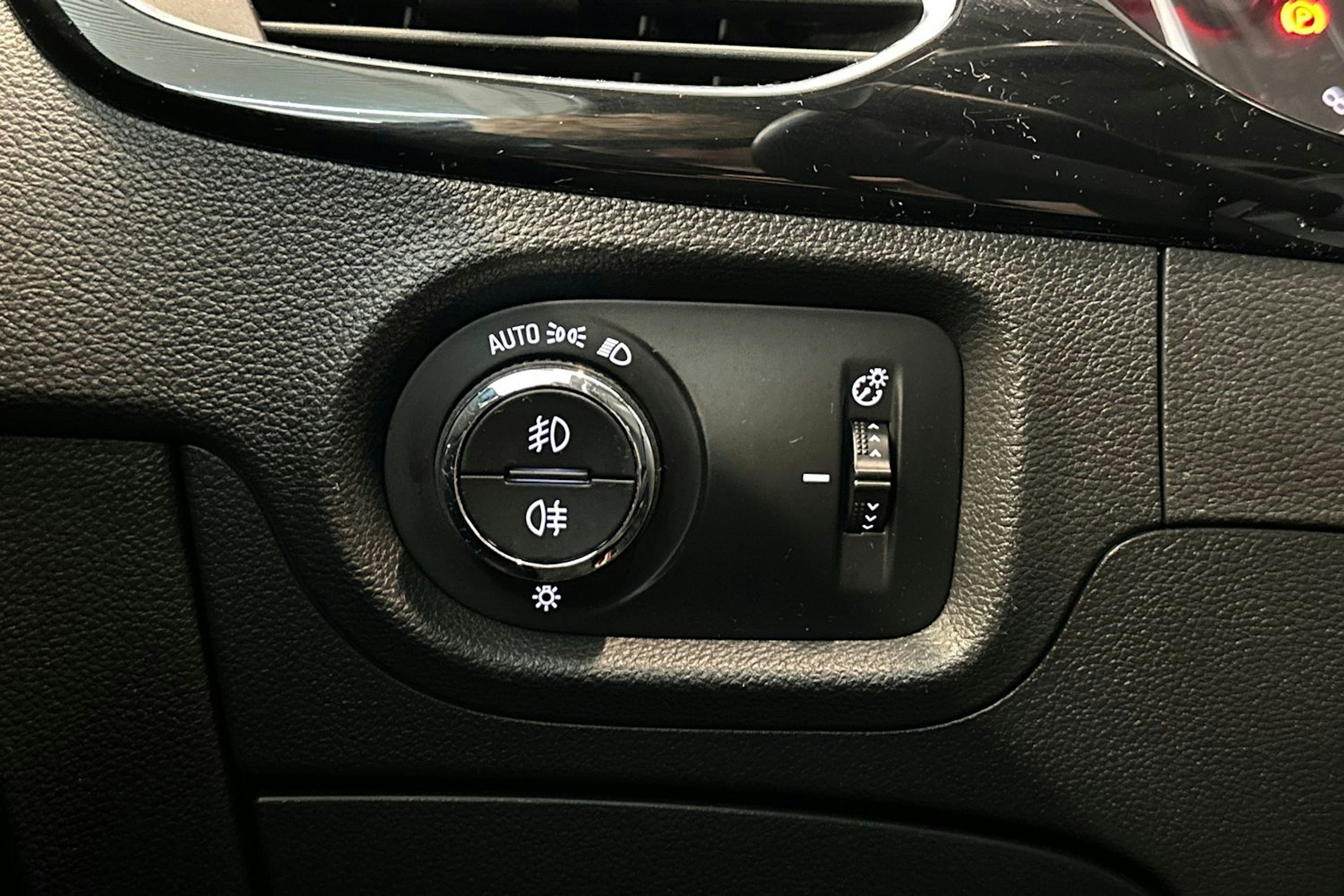 valkoinen Opel Astra 2016 kuva 17.