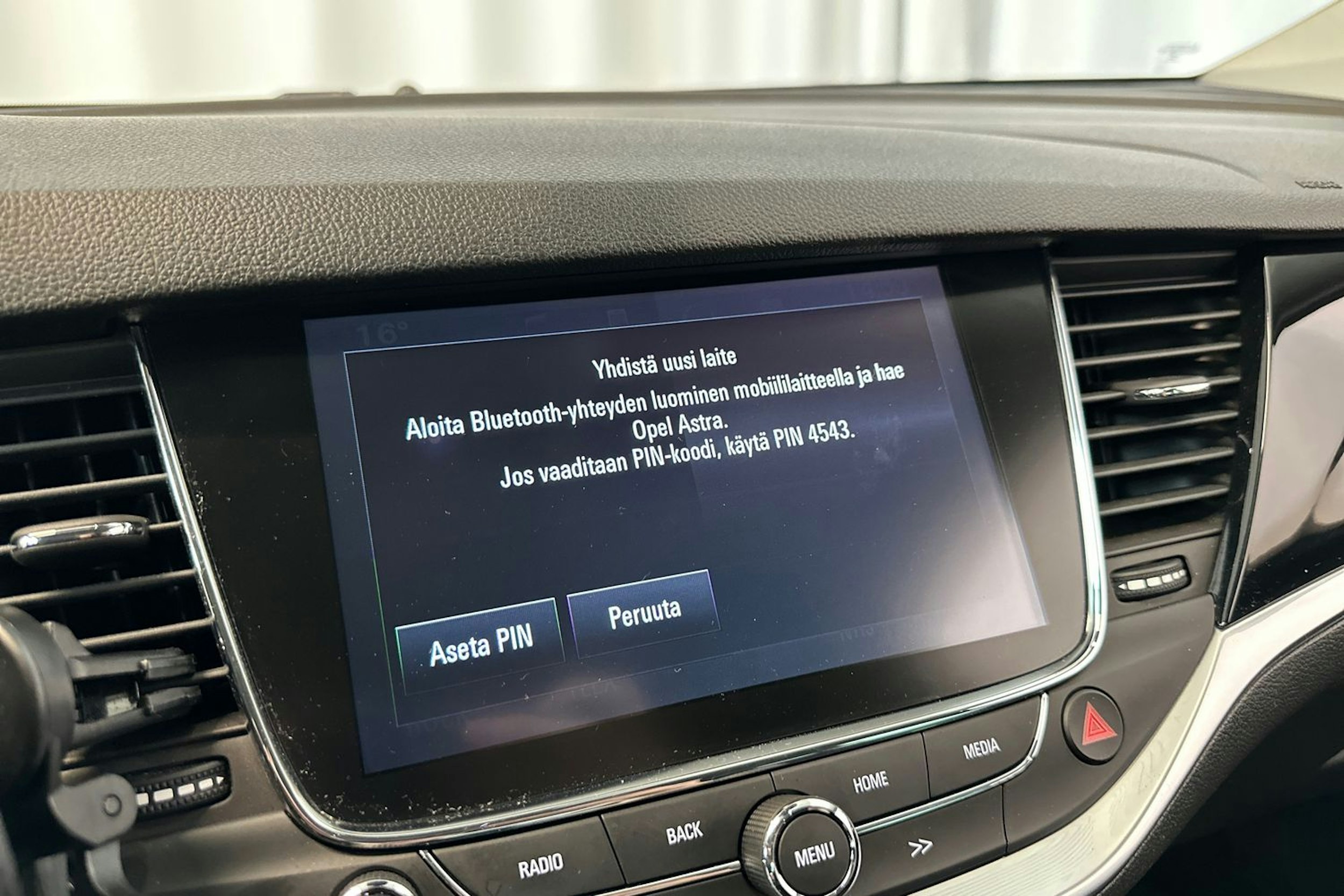 valkoinen Opel Astra 2016 kuva 23.
