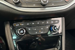 valkoinen Opel Astra 2016 kuva 25.