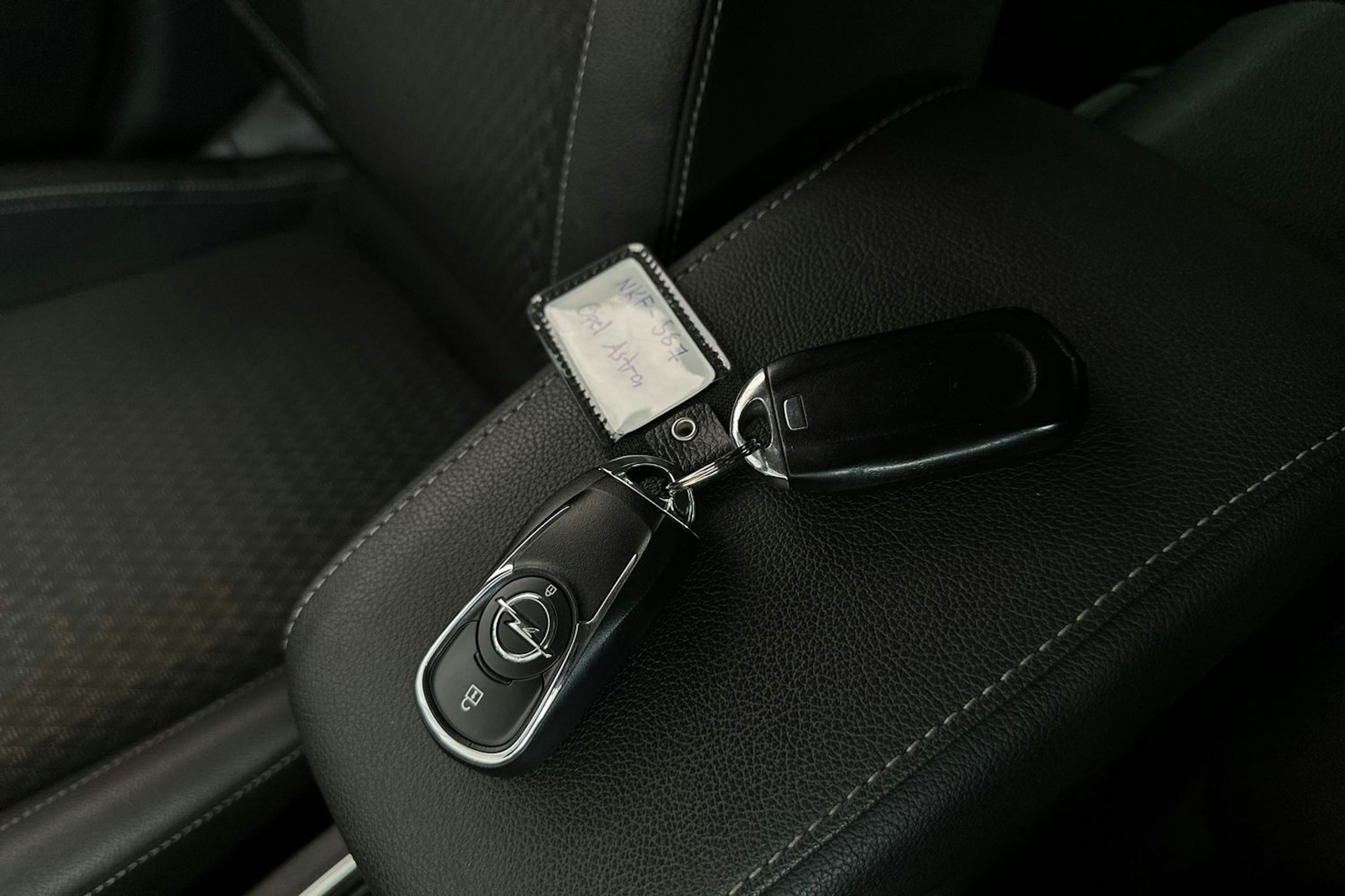 valkoinen Opel Astra 2016 kuva 27.