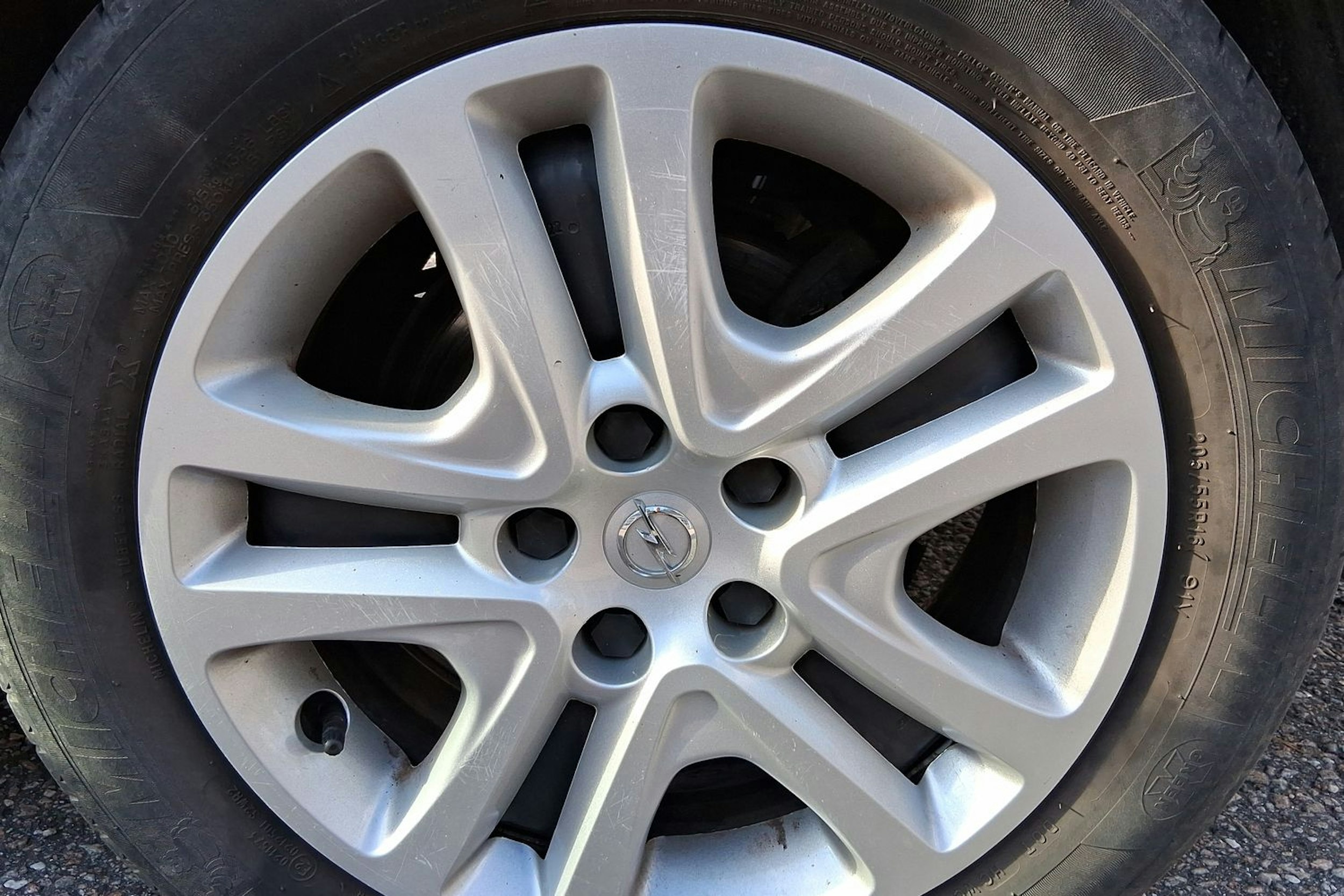 punainen Opel Astra 2016 kuva 11.