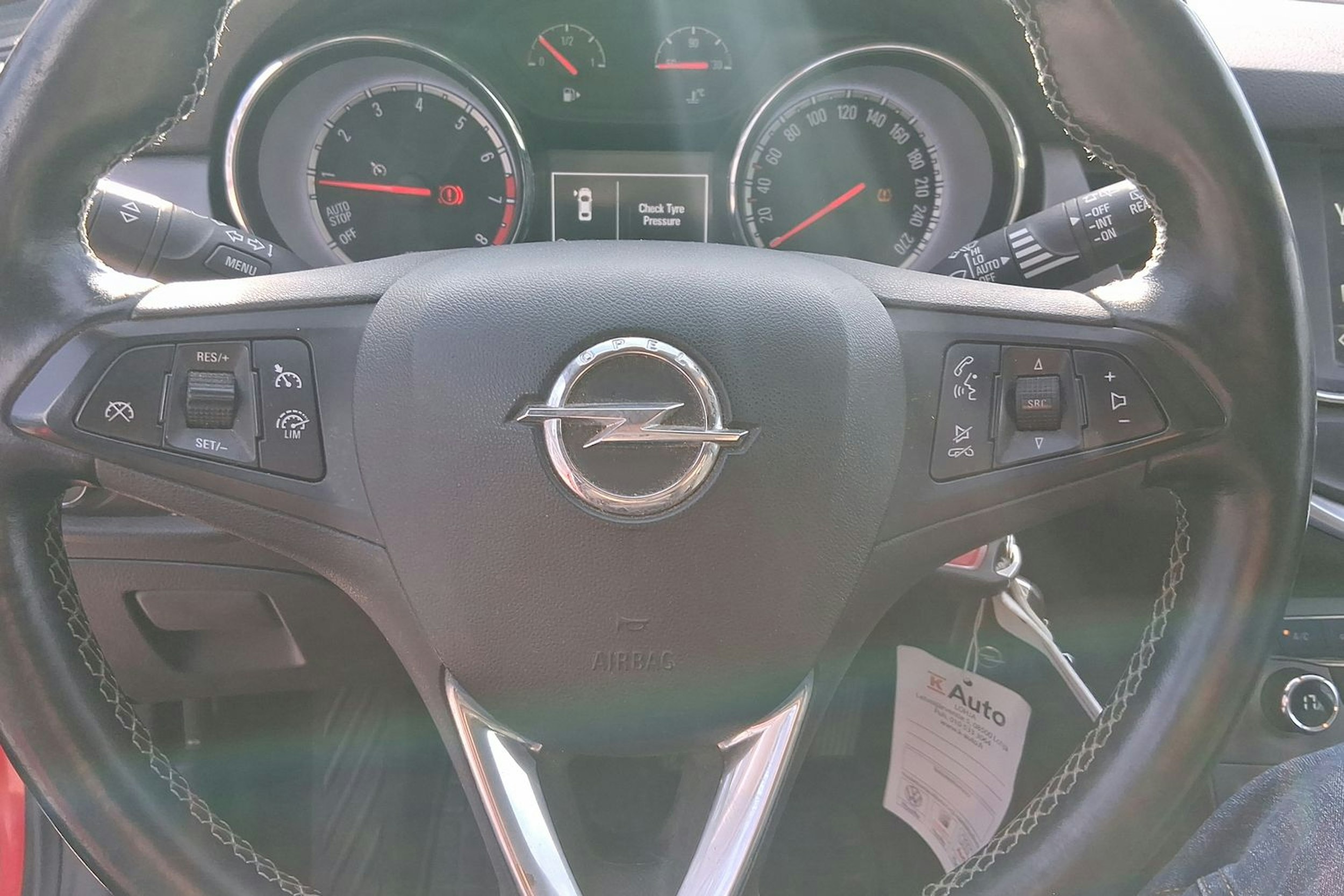 punainen Opel Astra 2016 kuva 15.