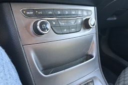 punainen Opel Astra 2016 kuva 17.