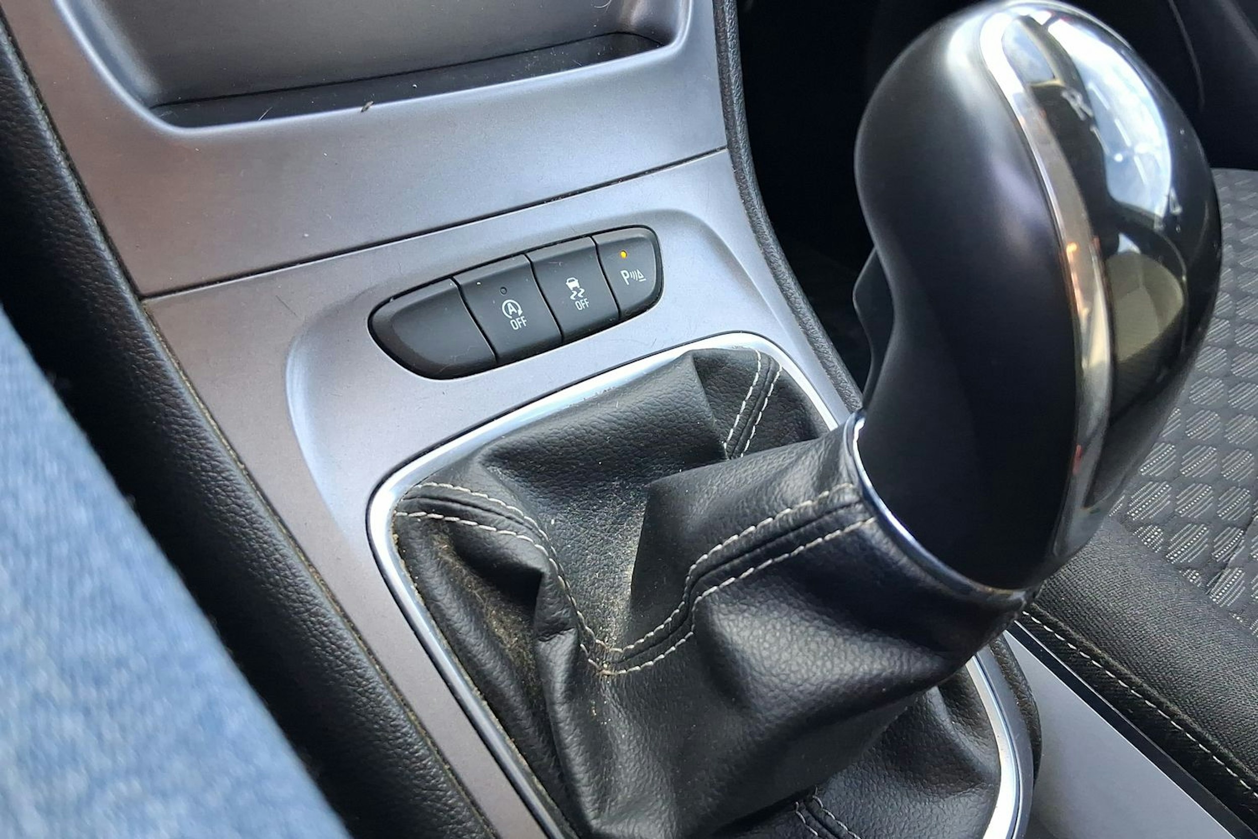 punainen Opel Astra 2016 kuva 18.