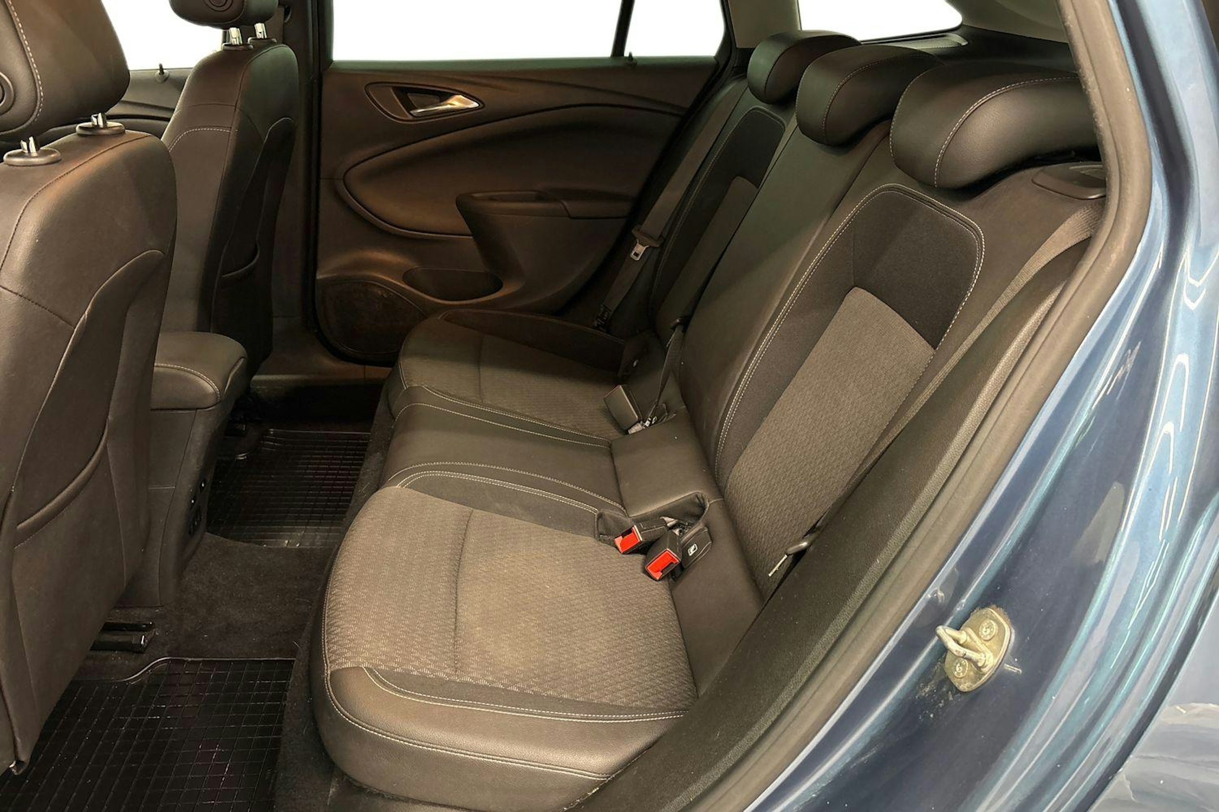 sininen Opel Astra 2016 kuva 8.